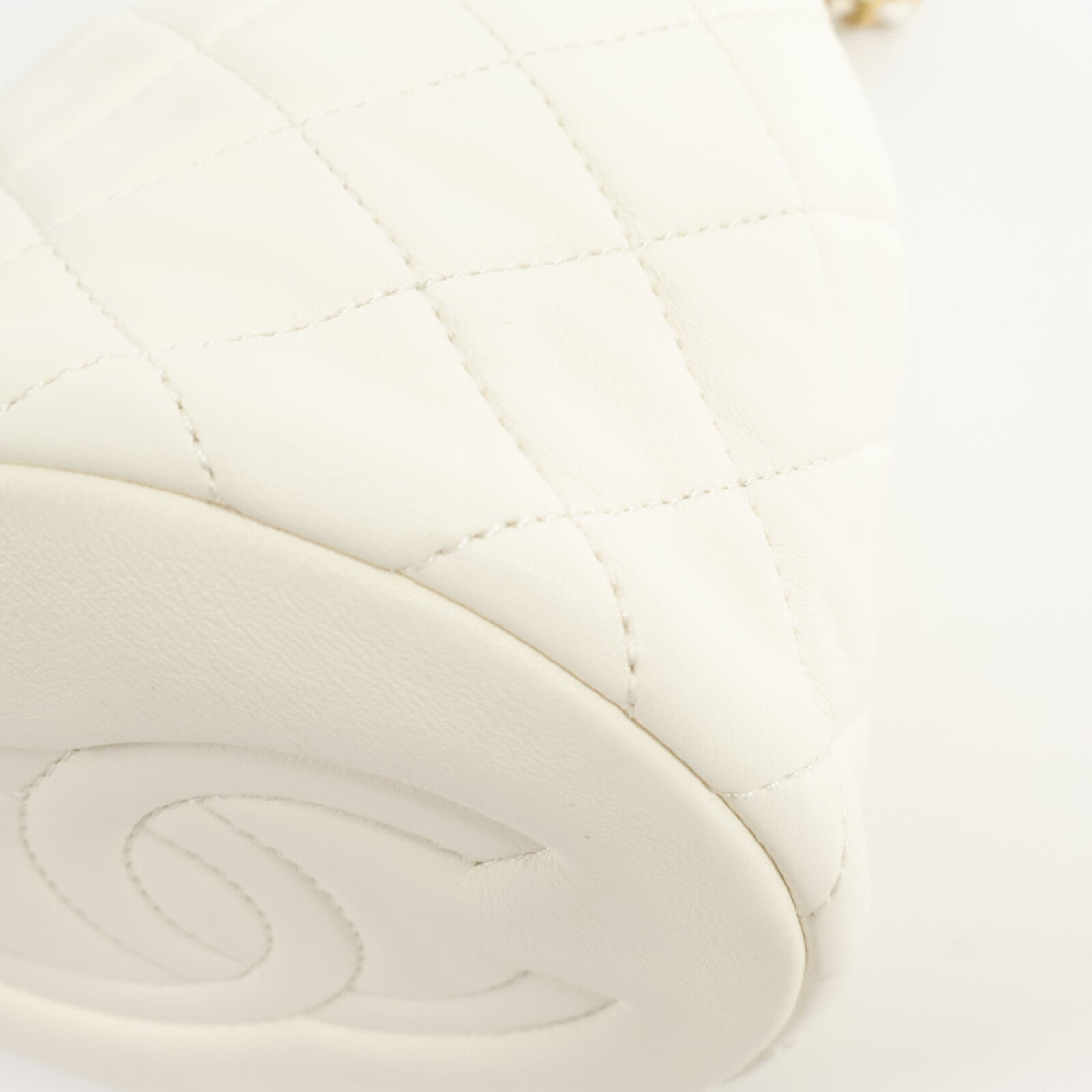 CHANEL 羊皮皮革Drawstring Bucket Bag Pearl Crush鏈帶肩背袋