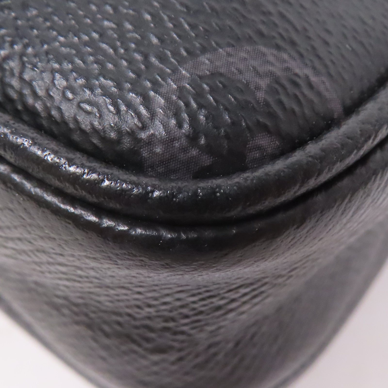 LOUIS VUITTON Monogram Eclipse/Taiga Outdoor Messenger銀扣肩背袋