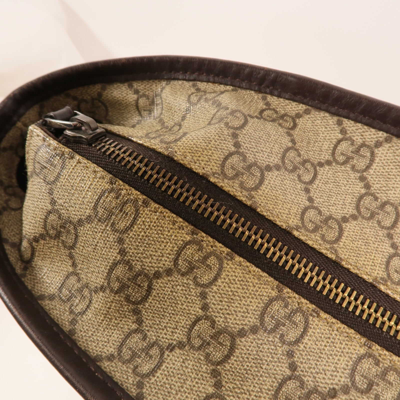 GUCCI 塗層帆布Shoulder Bag銀扣肩背袋