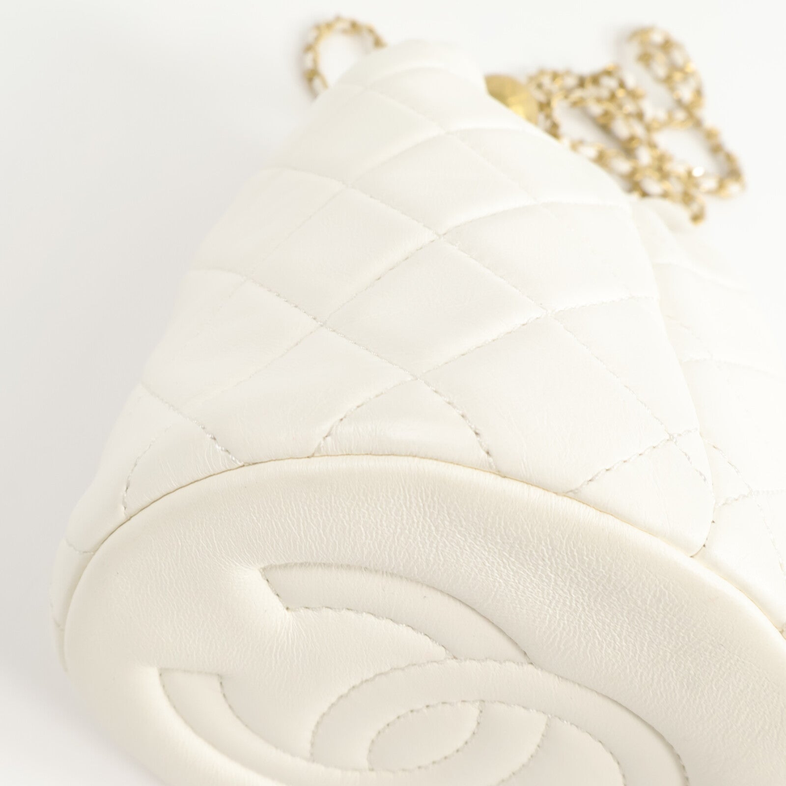 CHANEL 羊皮皮革Drawstring Bucket Bag Pearl Crush鏈帶肩背袋