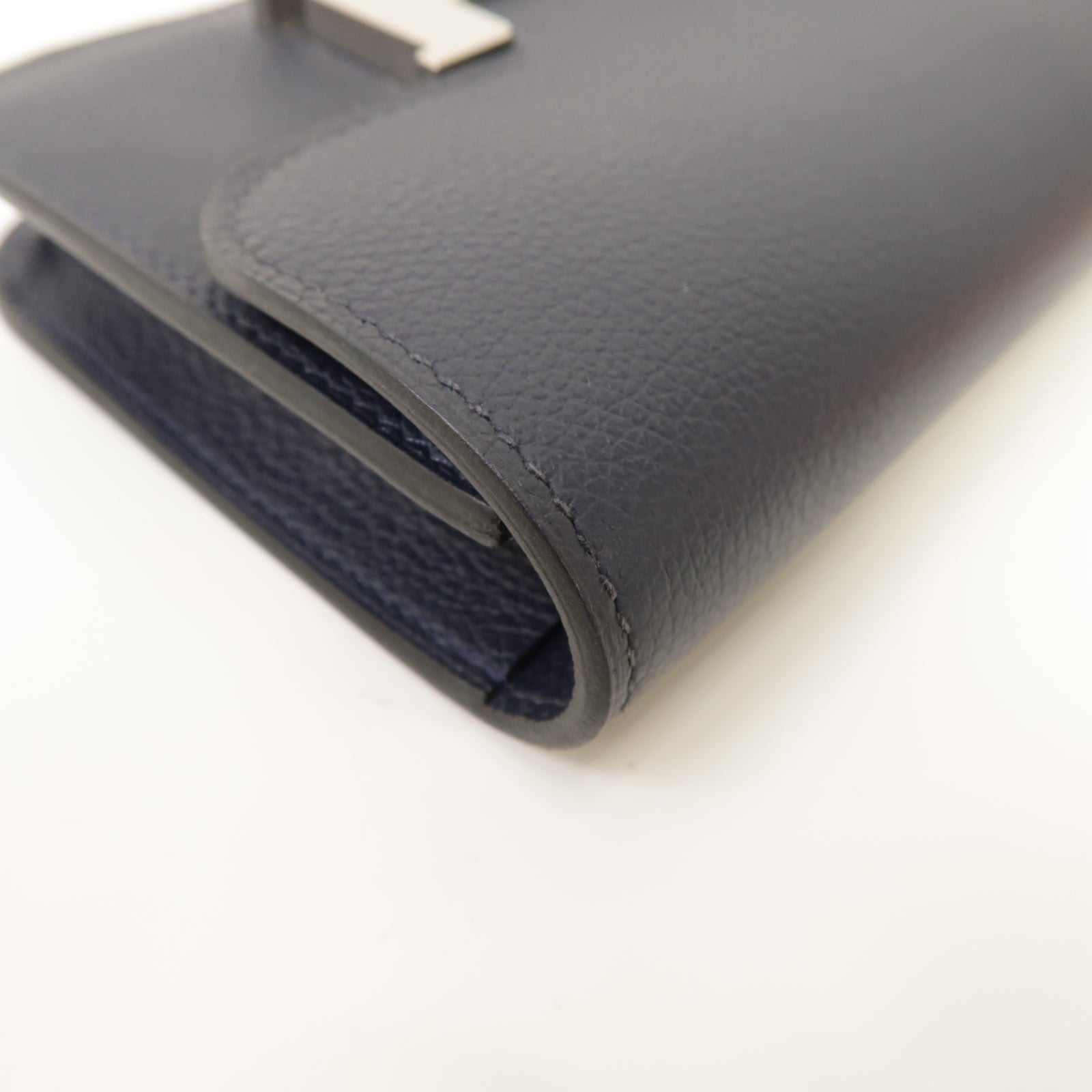 HERMES Evercolor皮革Constance Slim銀扣手拿包Bleu Nuit深藍色