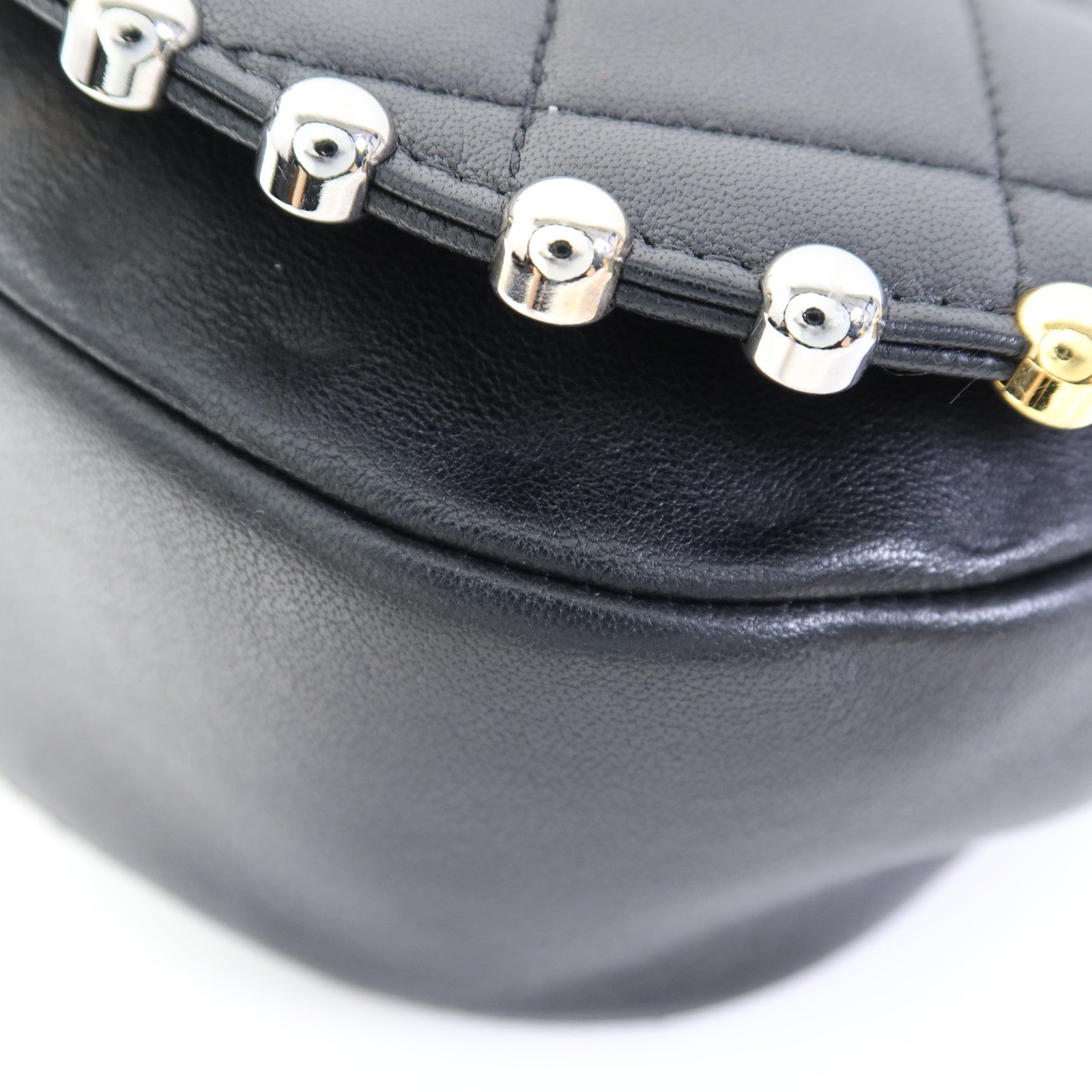 CHANEL 牛皮皮革Chain Shoulder銀扣肩背袋
