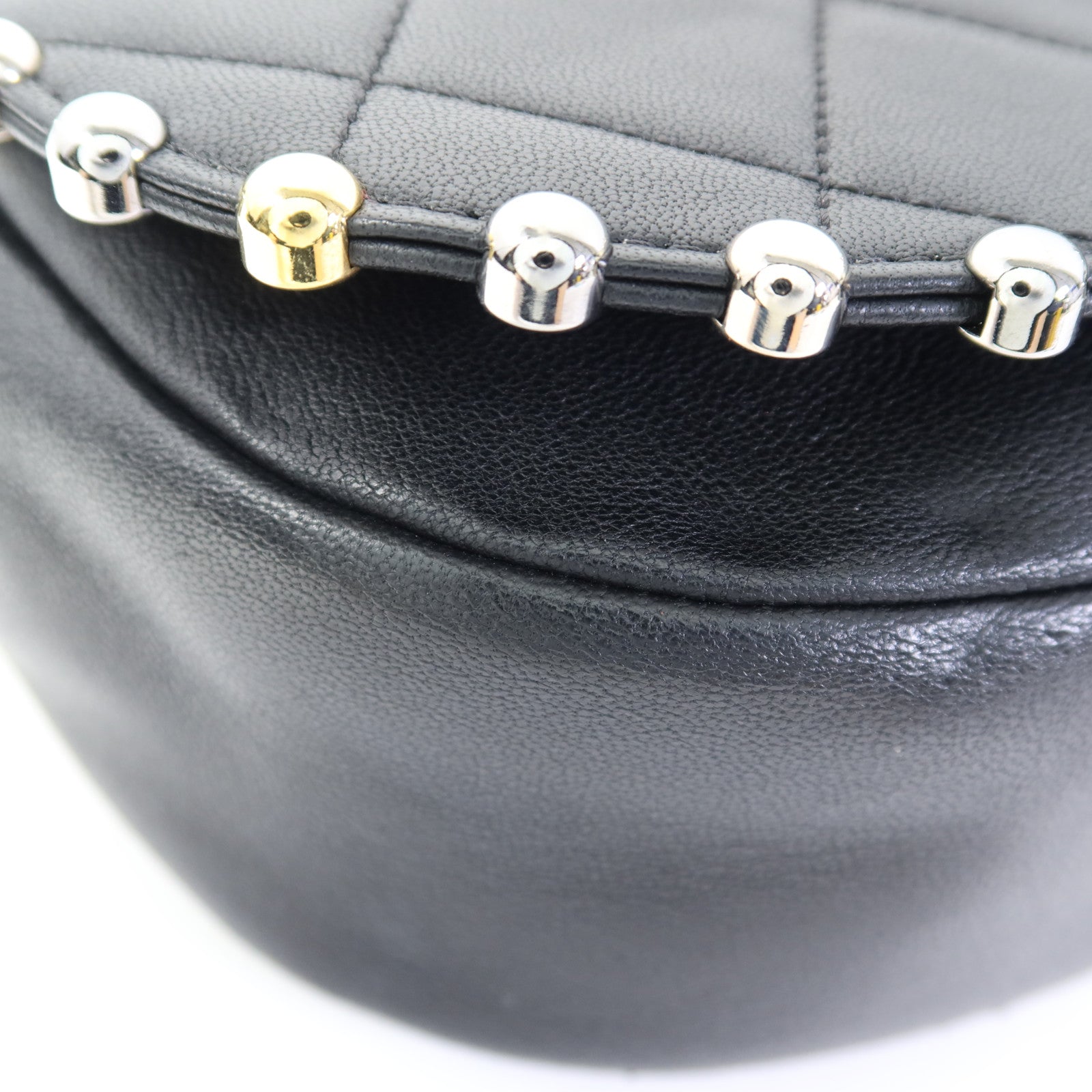CHANEL 牛皮皮革Chain Shoulder銀扣肩背袋