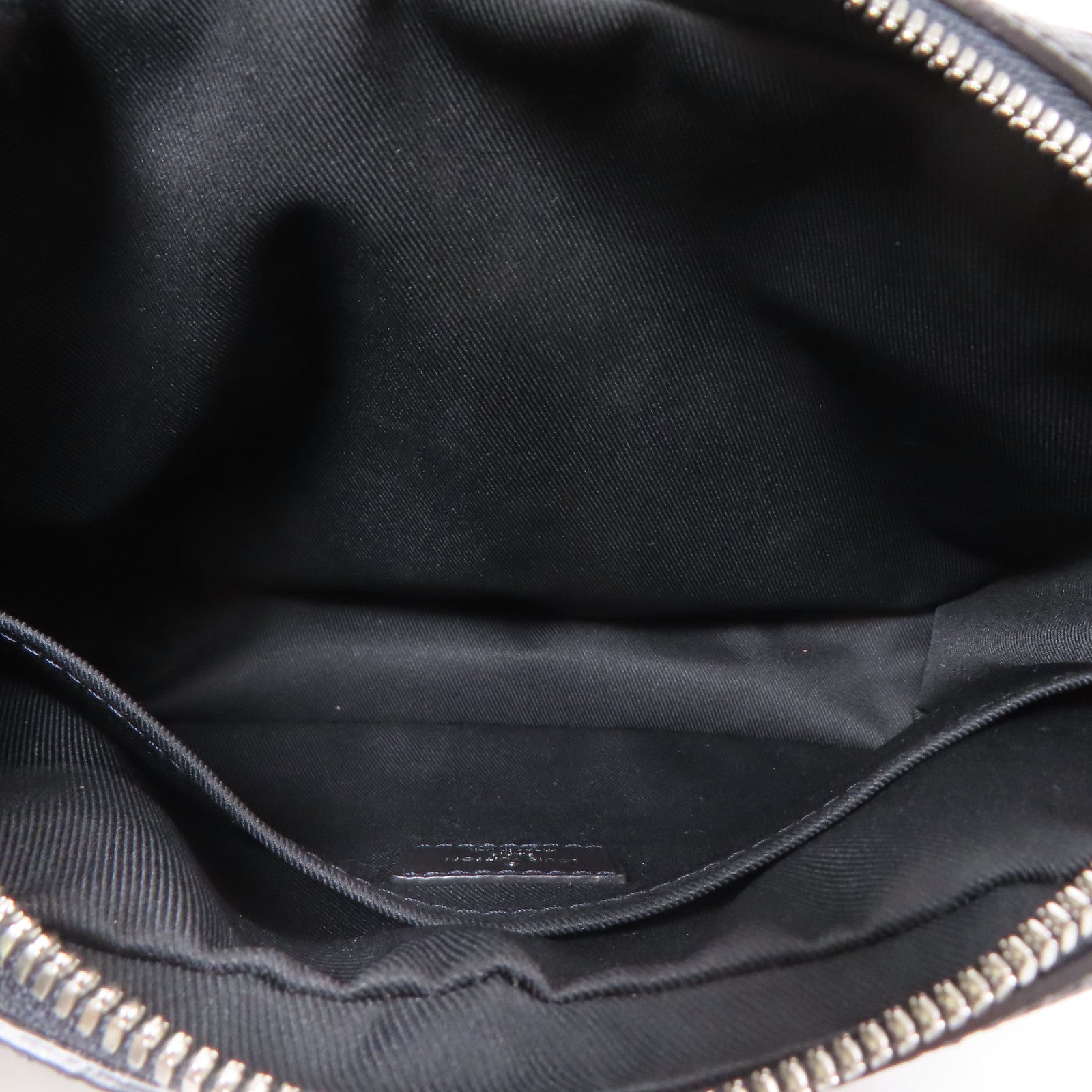LOUIS VUITTON Monogram Eclipse/Taiga Outdoor Messenger銀扣肩背袋