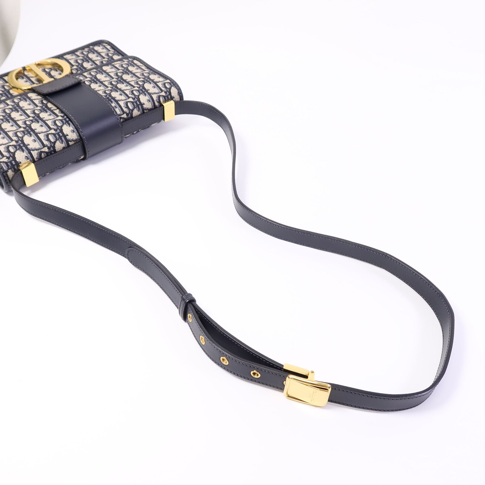 Dior 帆布Montaigne 30肩背袋
