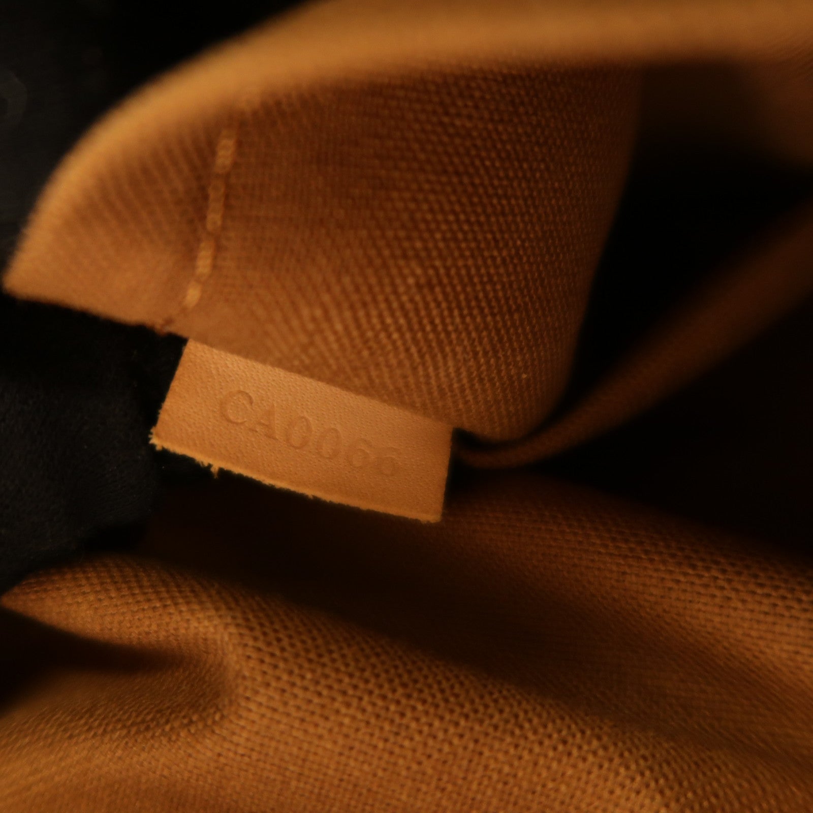 LOUIS VUITTON Monogram Lockit Vertical金扣手挽袋