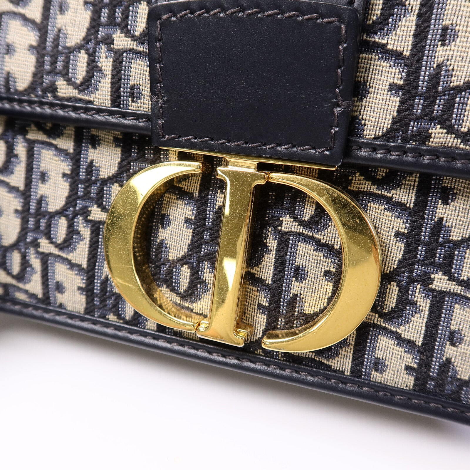 Dior 帆布Montaigne 30肩背袋