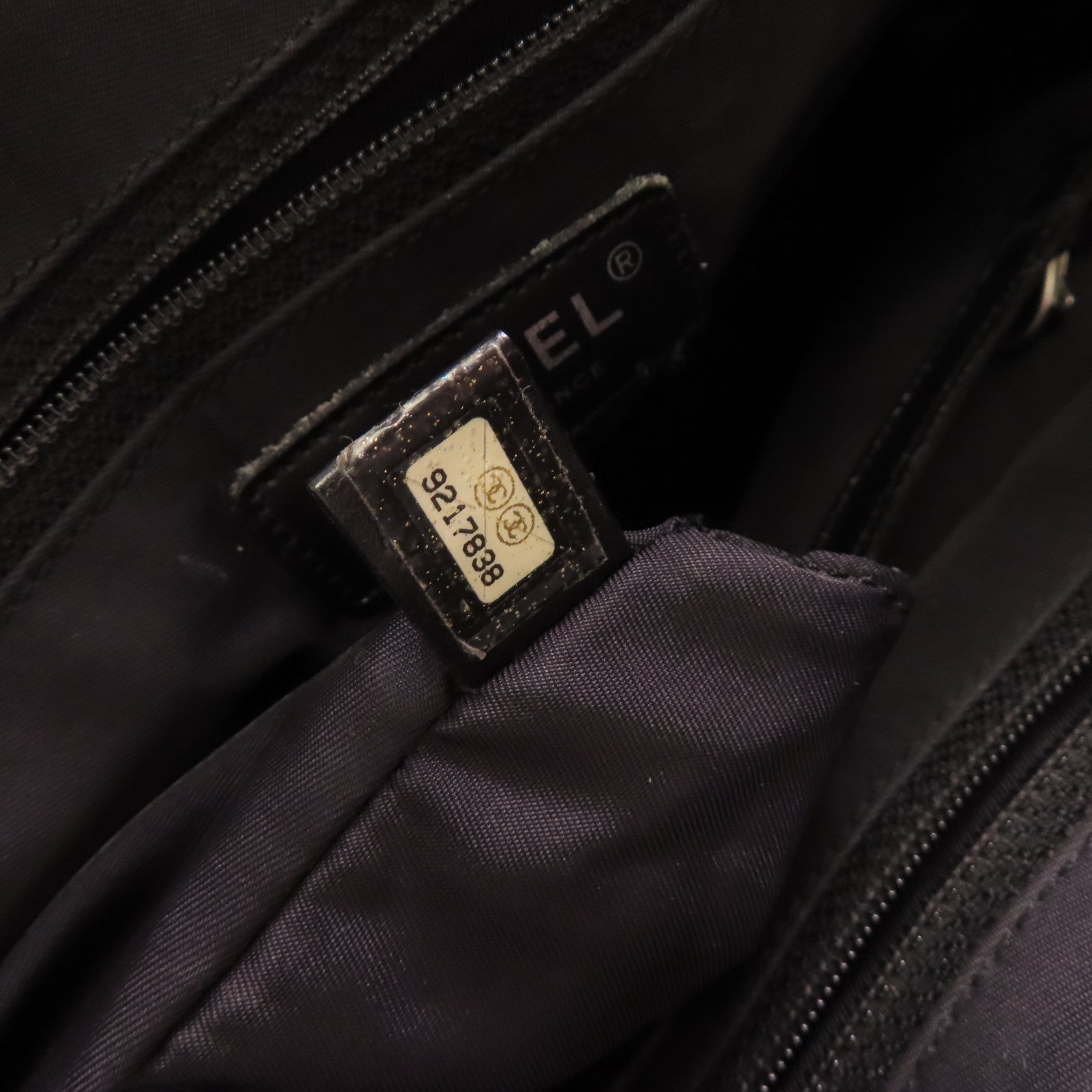 CHANEL 尼龍New Travel Line金扣肩背袋