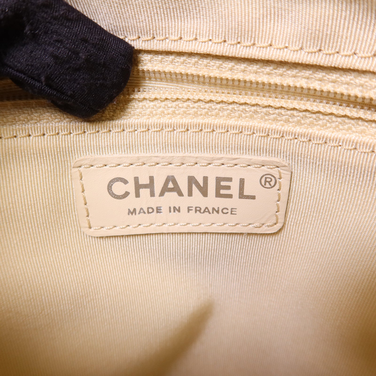 CHANEL 牛皮皮革Shoulder Bag銀扣肩背袋