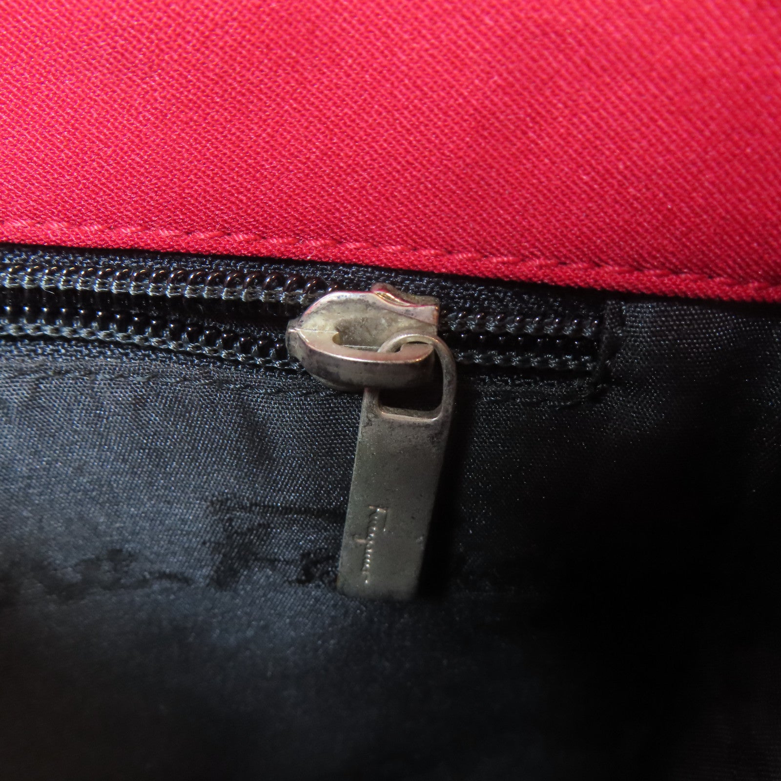 Salvatore Ferragamo 帆布Shoulder Bag銀扣肩背袋紅色