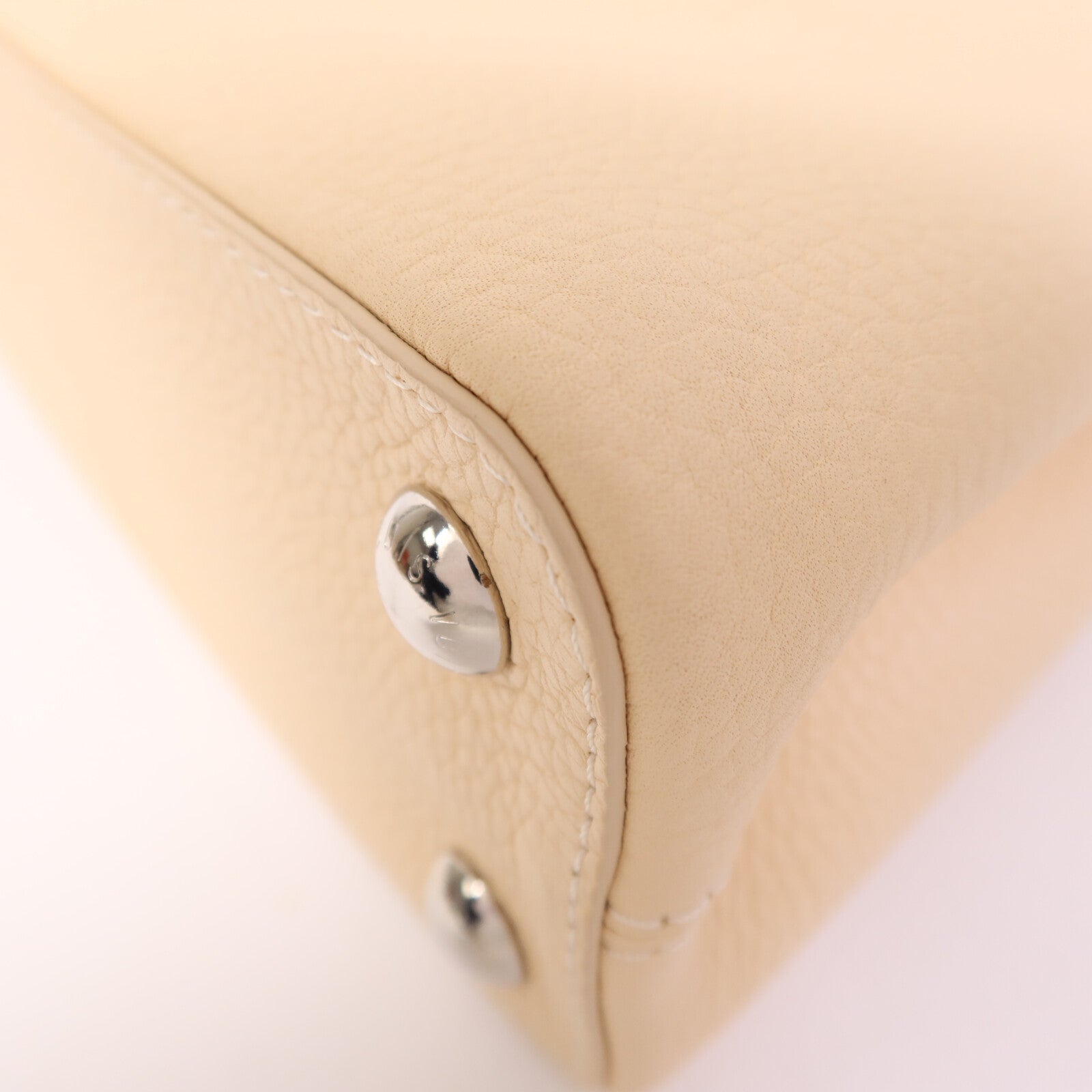 LOUIS VUITTON 【激減優惠】Taurillon Capucines BB銀扣手挽肩背兩用袋