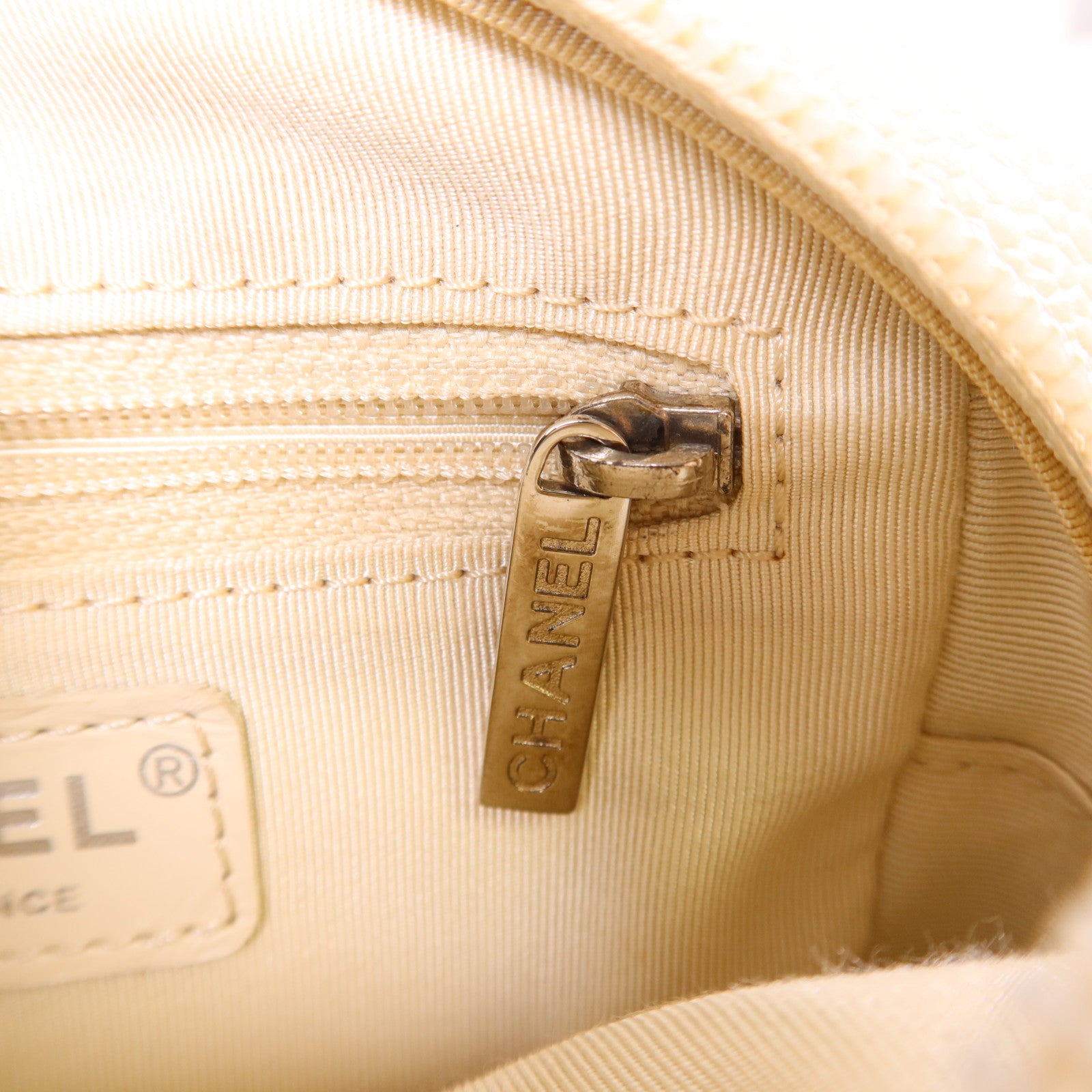 CHANEL 牛皮皮革Shoulder Bag銀扣肩背袋