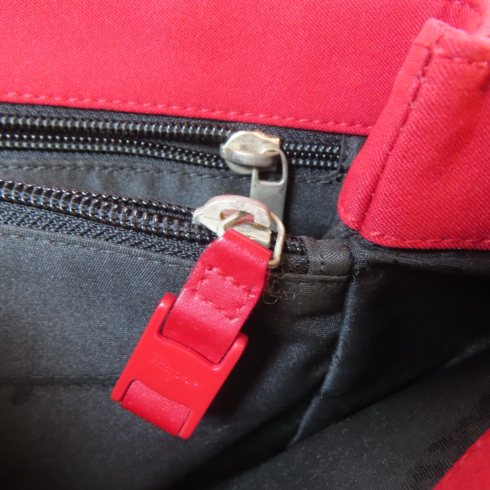 Salvatore Ferragamo 帆布Shoulder Bag銀扣肩背袋紅色