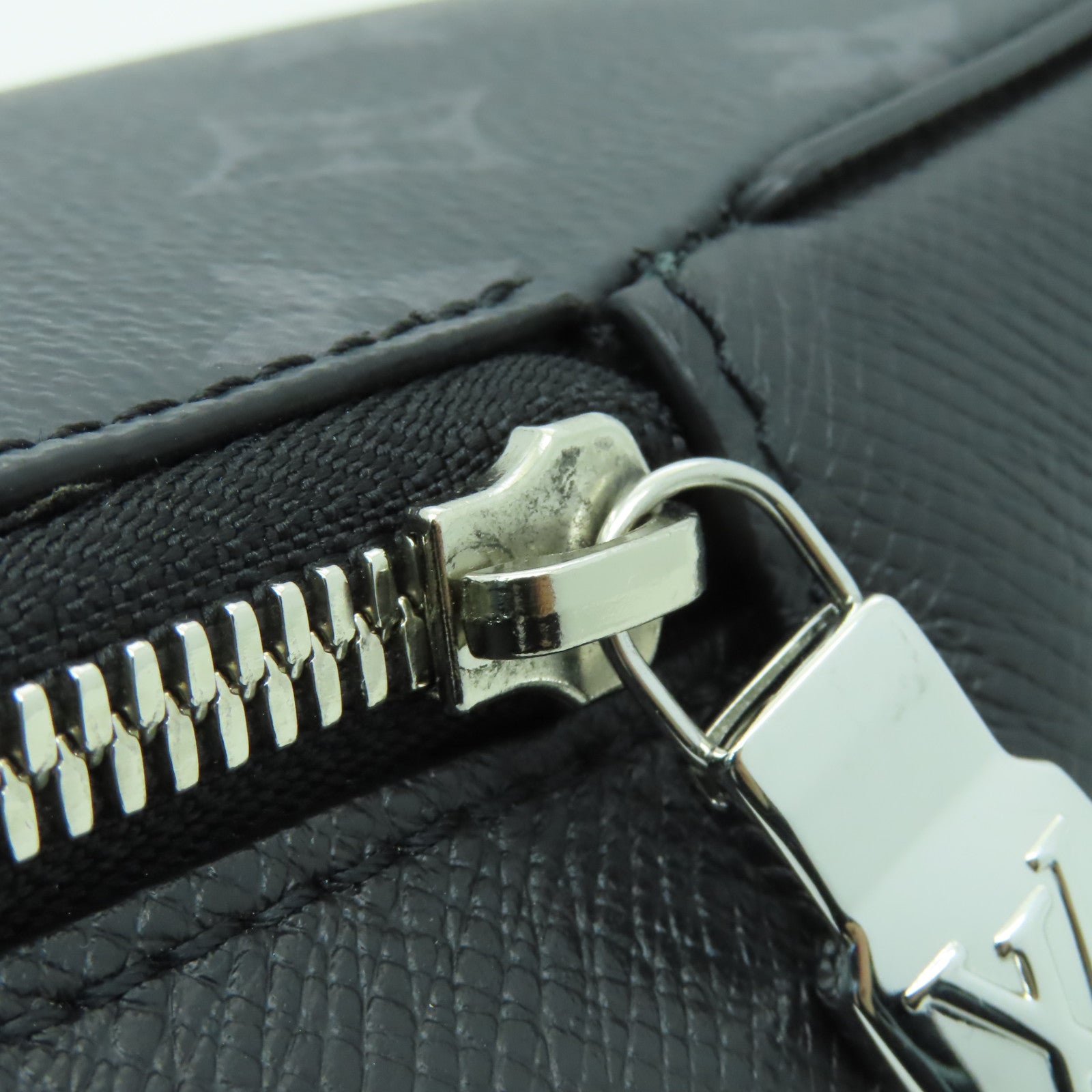 LOUIS VUITTON Monogram Taigarama Outdoor Sling Bag銀扣肩背袋黑色