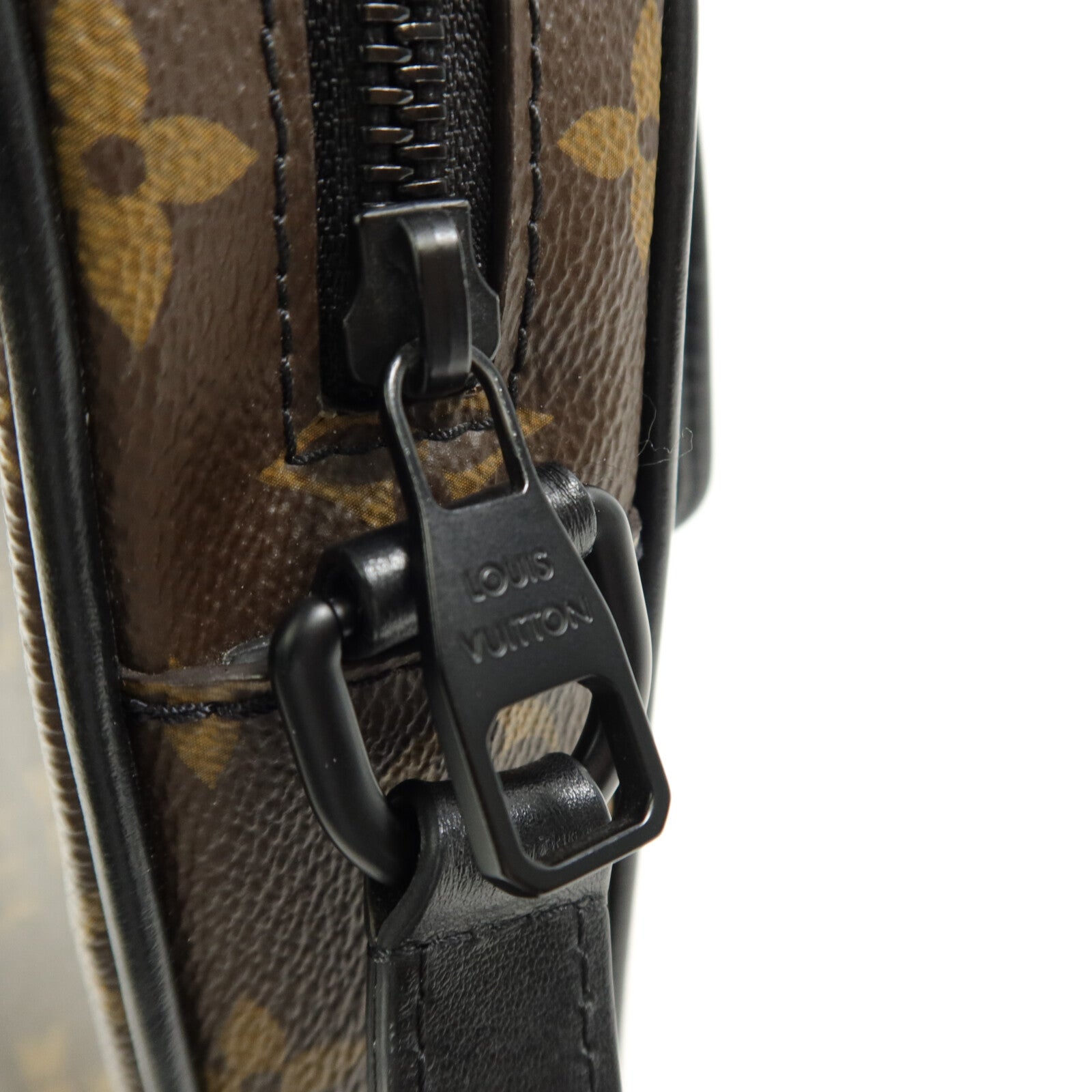 LOUIS VUITTON Monogram Macassar Christopher Wearable Wallet肩背袋