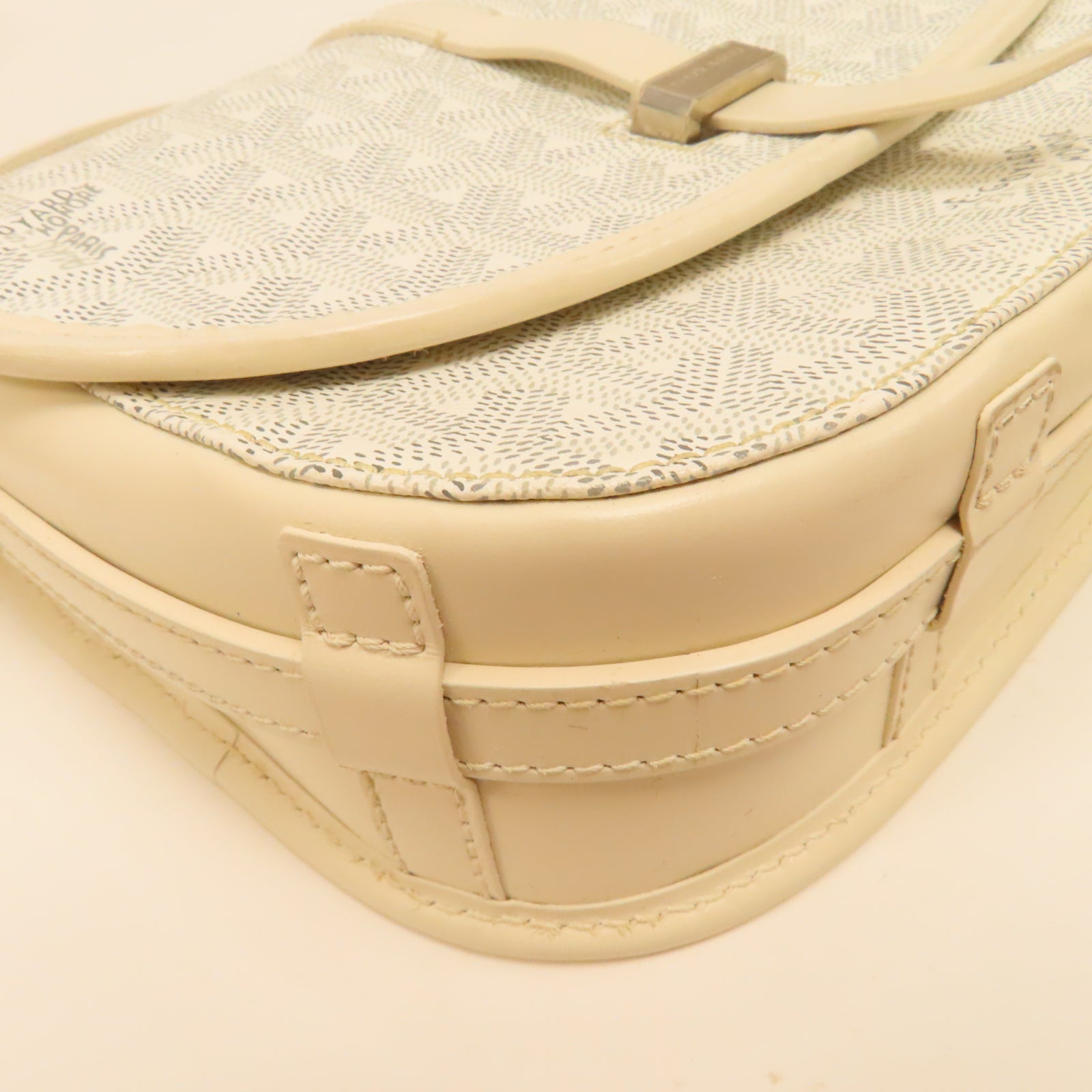 GOYARD 帆布Belvedere PM銀扣肩背袋白色