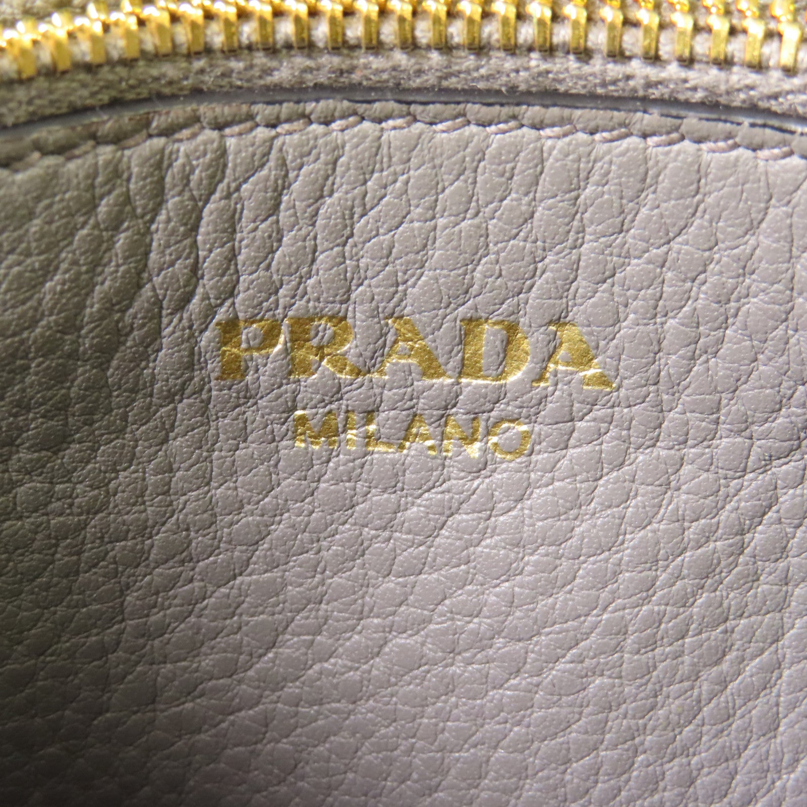 PRADA 牛皮皮革Shoulder Bag金扣肩背袋