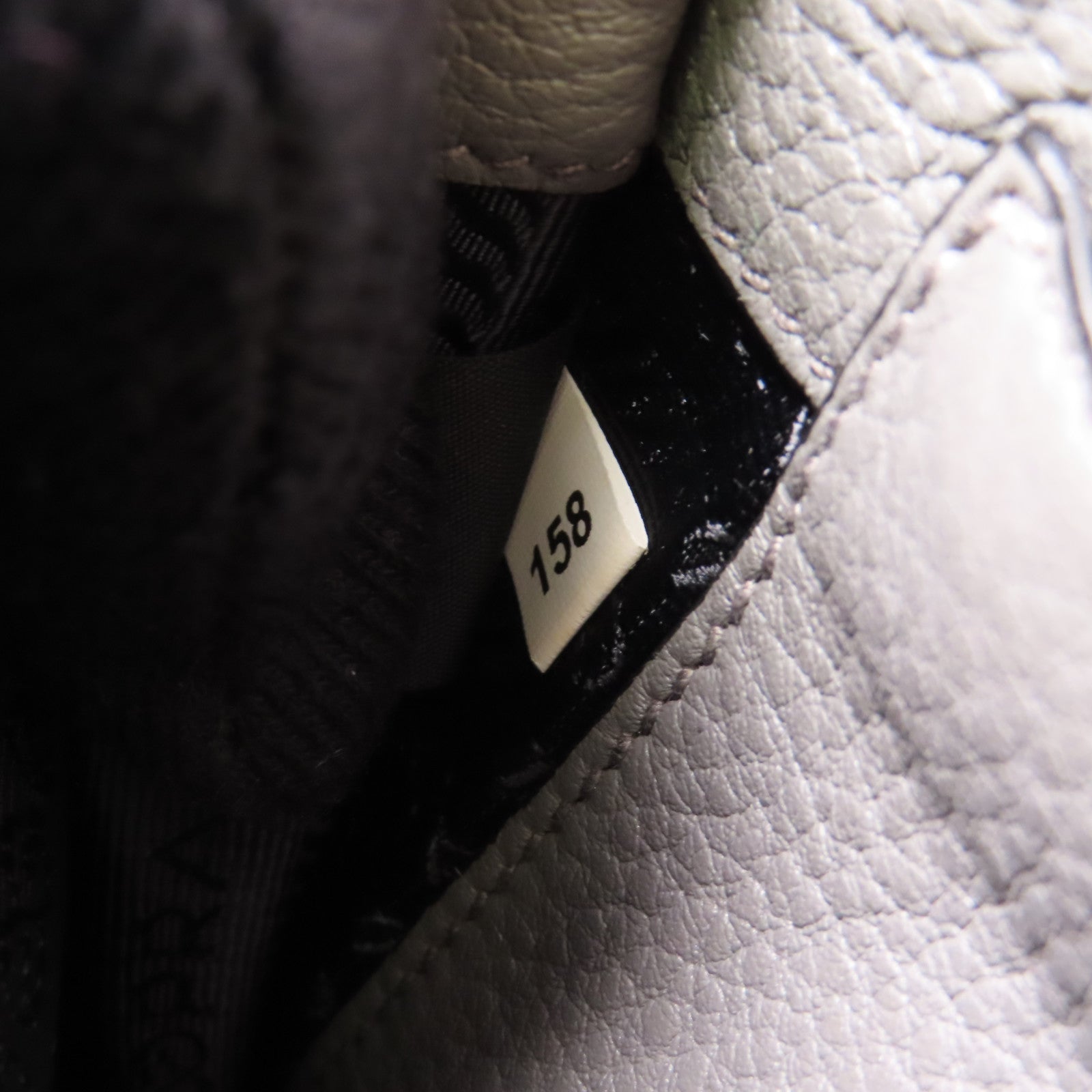 PRADA 牛皮皮革Shoulder Bag金扣肩背袋