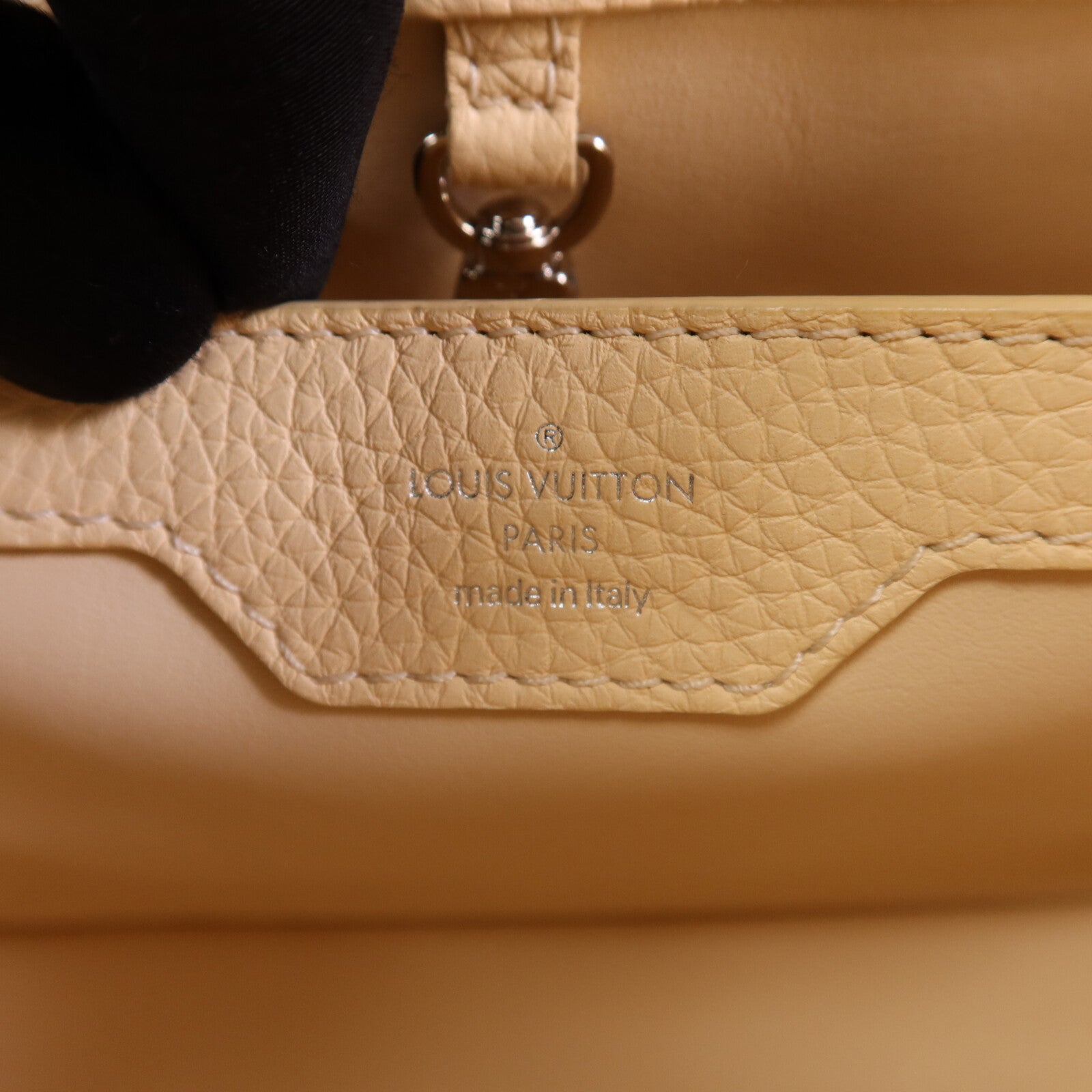 LOUIS VUITTON 【激減優惠】Taurillon Capucines BB銀扣手挽肩背兩用袋