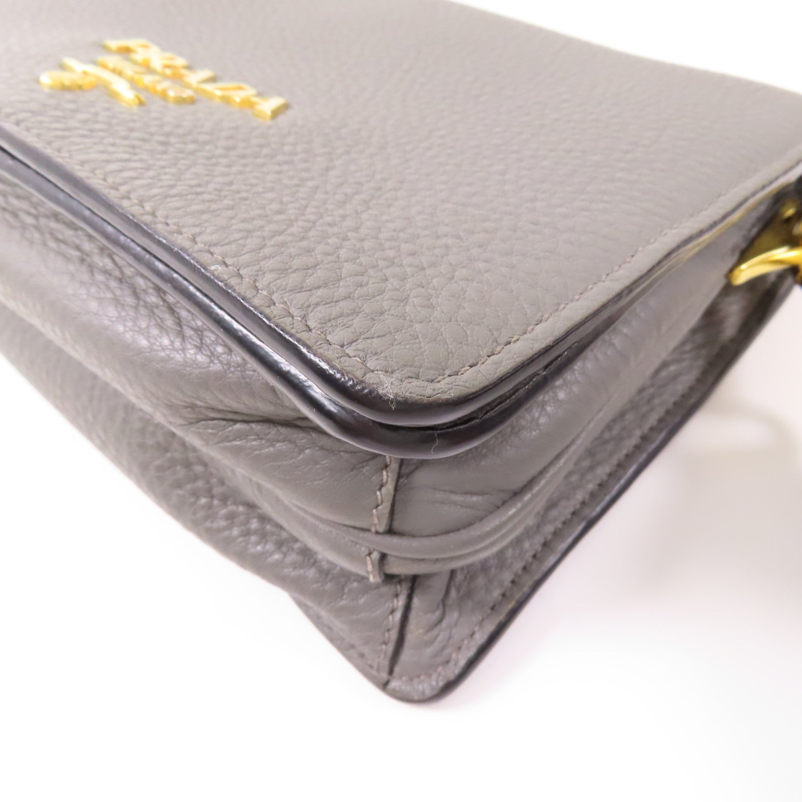 PRADA 牛皮皮革Shoulder Bag金扣肩背袋