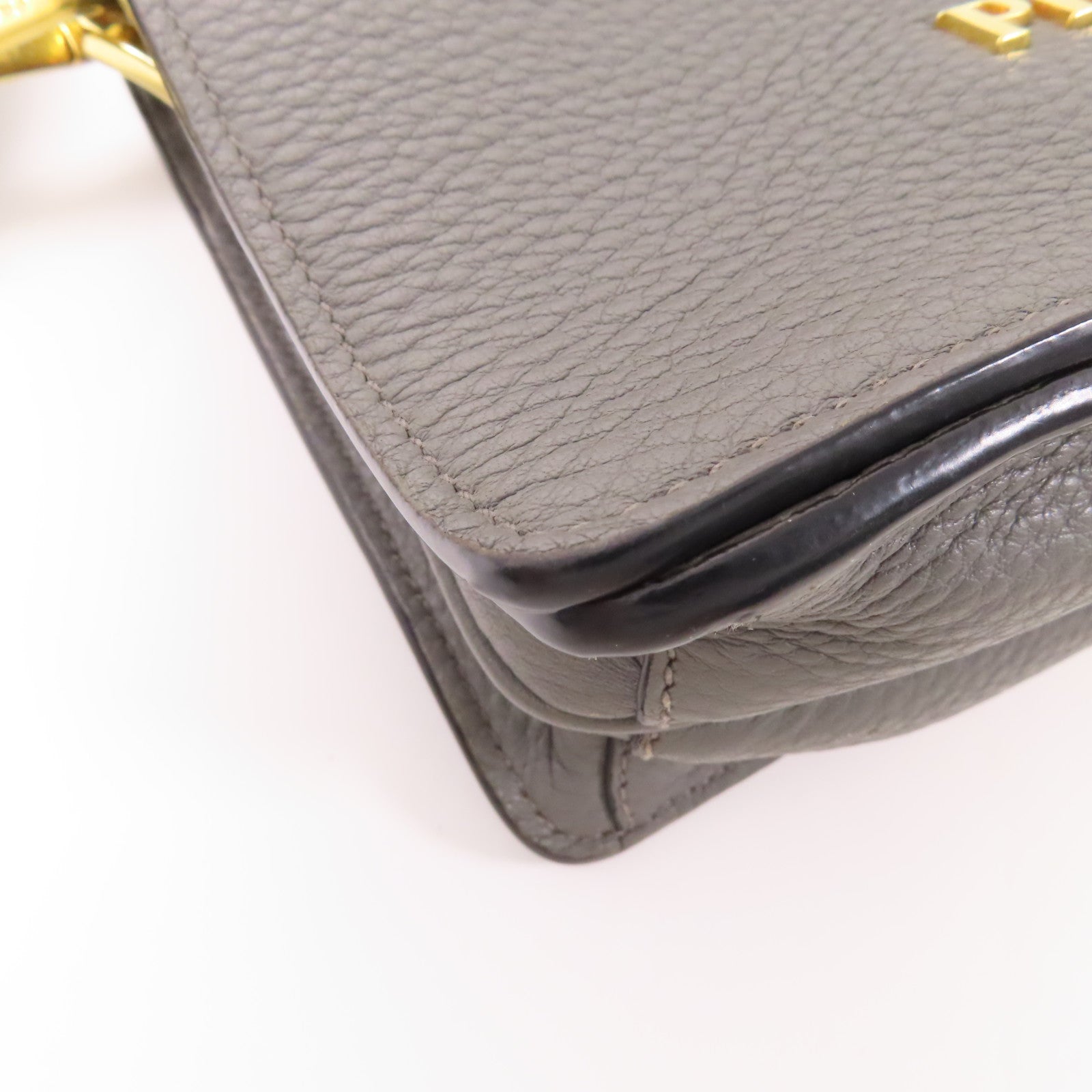 PRADA 牛皮皮革Shoulder Bag金扣肩背袋