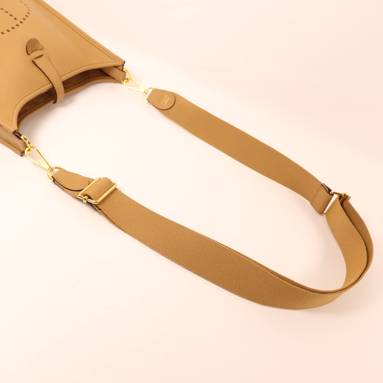 HERMES Clemence皮革Evelyne 23金扣肩背袋Biscuit