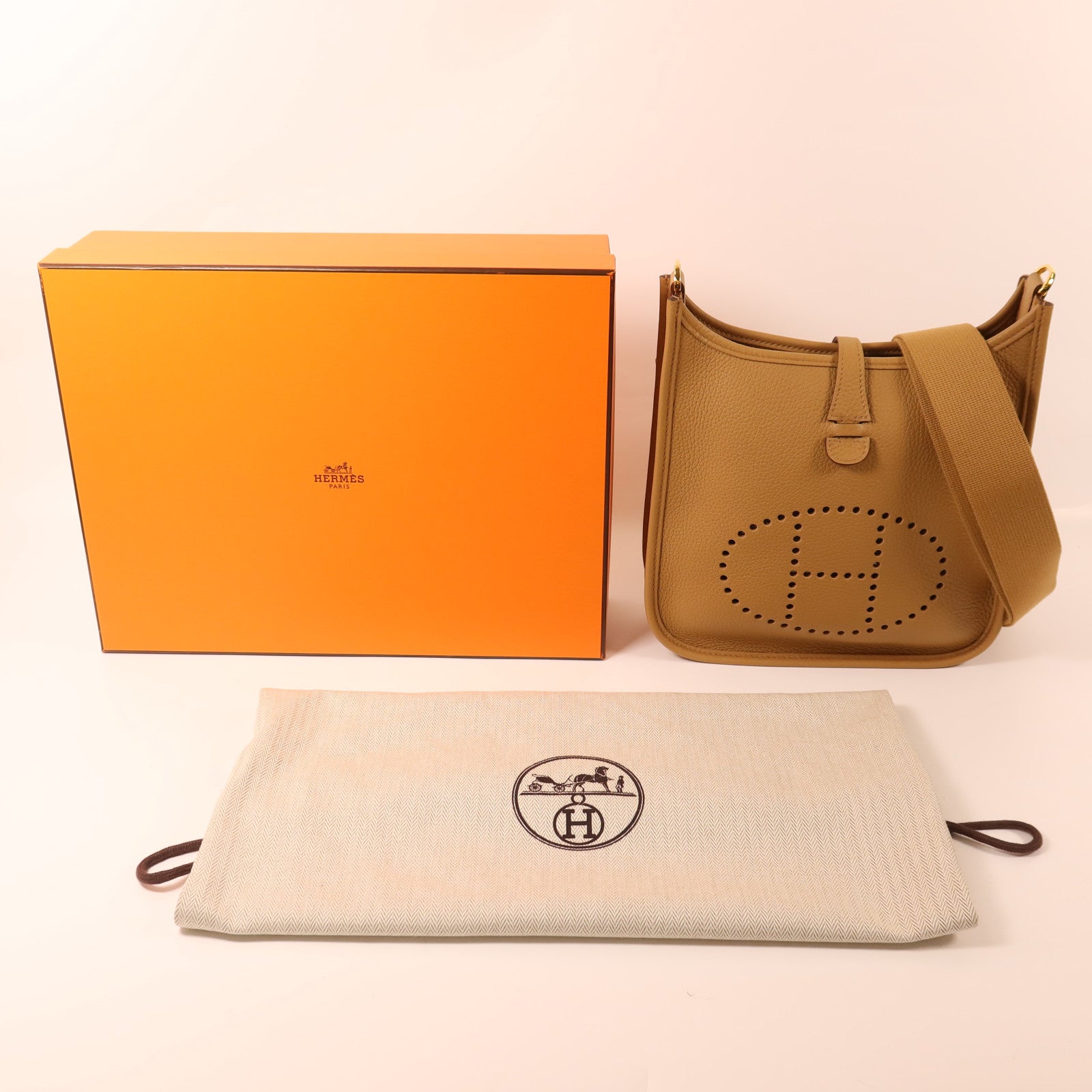 HERMES Clemence皮革Evelyne 23金扣肩背袋Biscuit