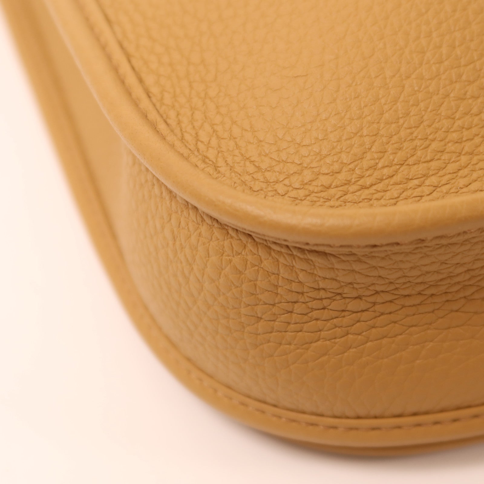 HERMES Clemence皮革Evelyne 23金扣肩背袋Biscuit