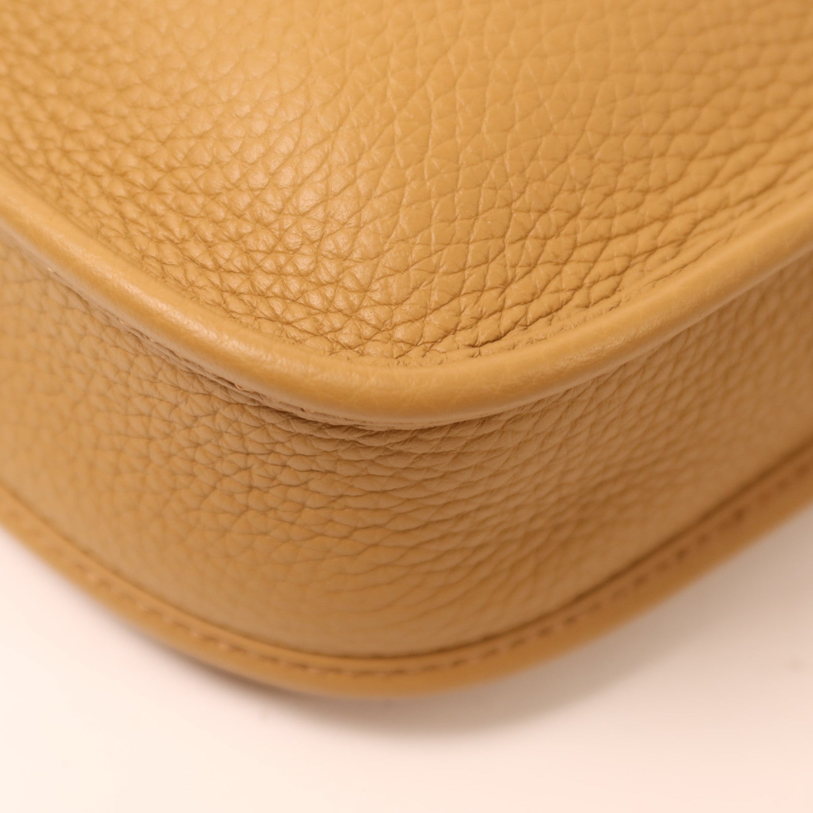 HERMES Clemence皮革Evelyne 23金扣肩背袋Biscuit