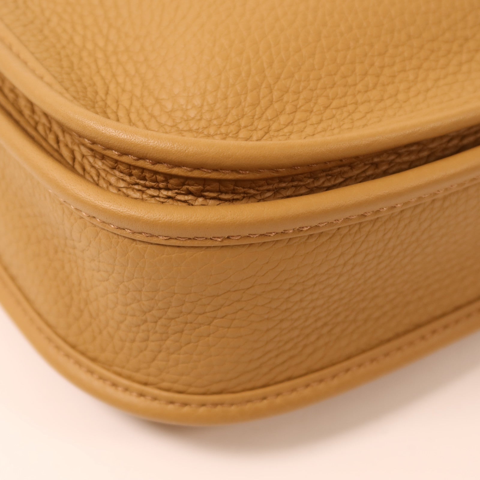 HERMES Clemence皮革Evelyne 23金扣肩背袋Biscuit