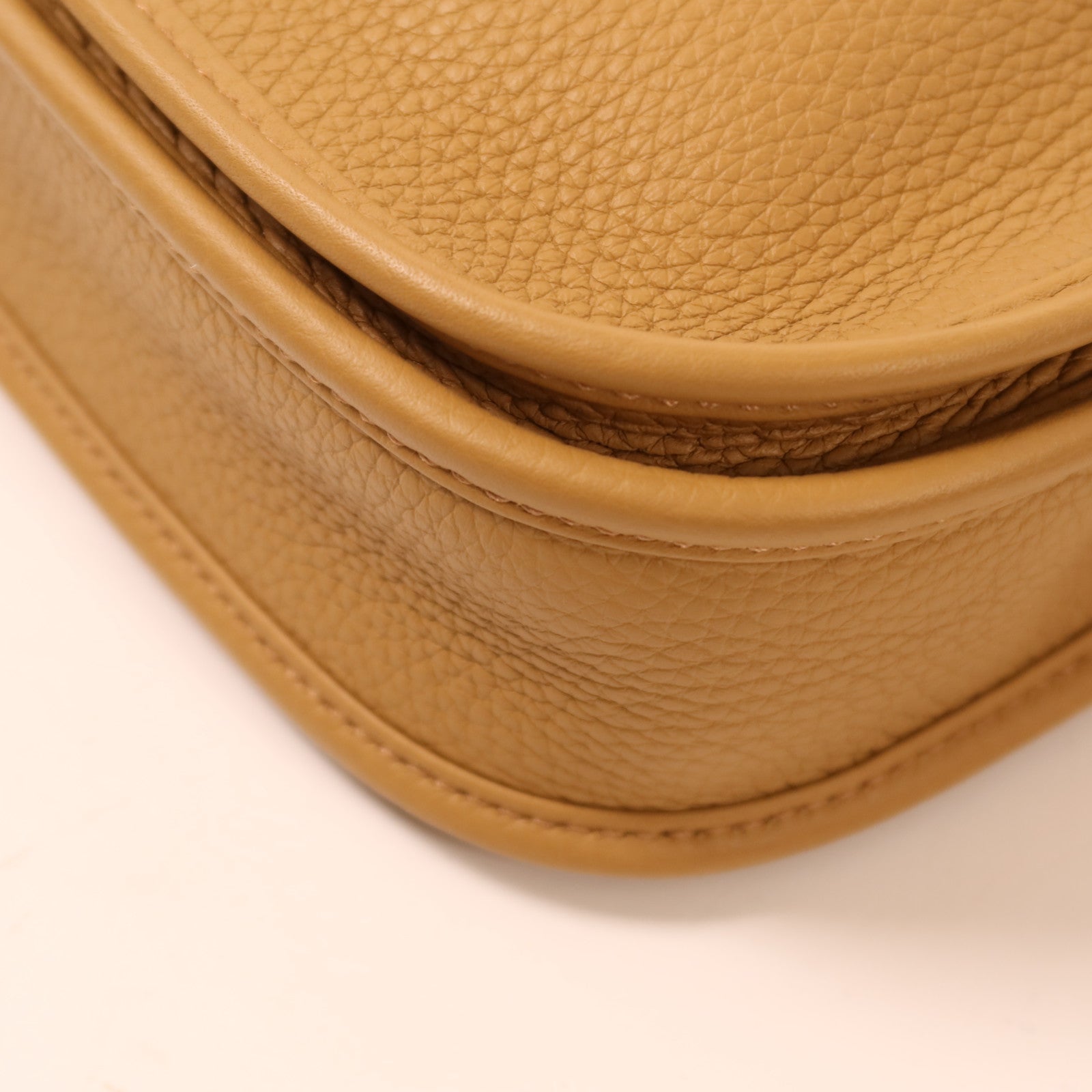 HERMES Clemence皮革Evelyne 23金扣肩背袋Biscuit