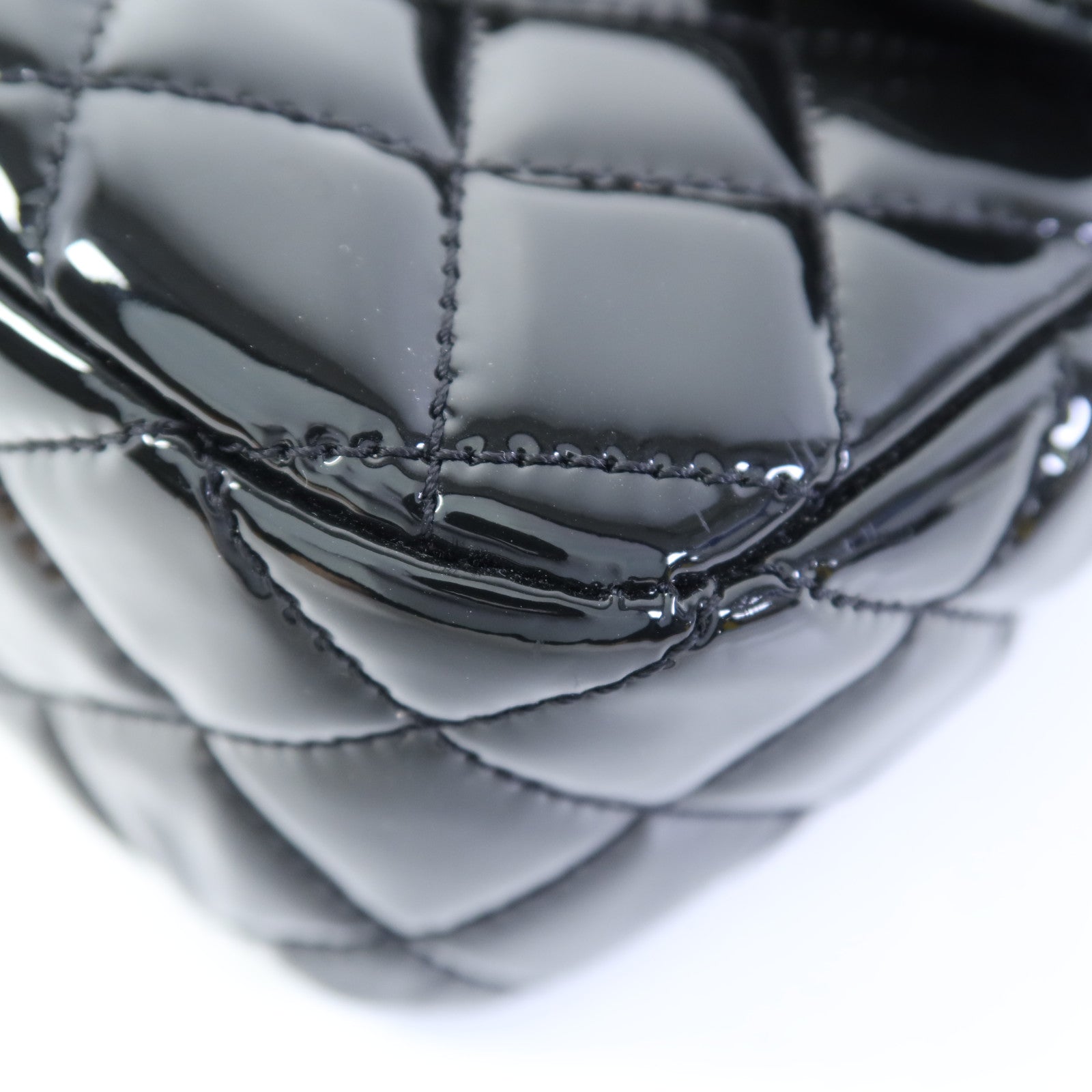 CHANEL 漆皮皮革Mini Classic 20金扣鏈帶肩背袋