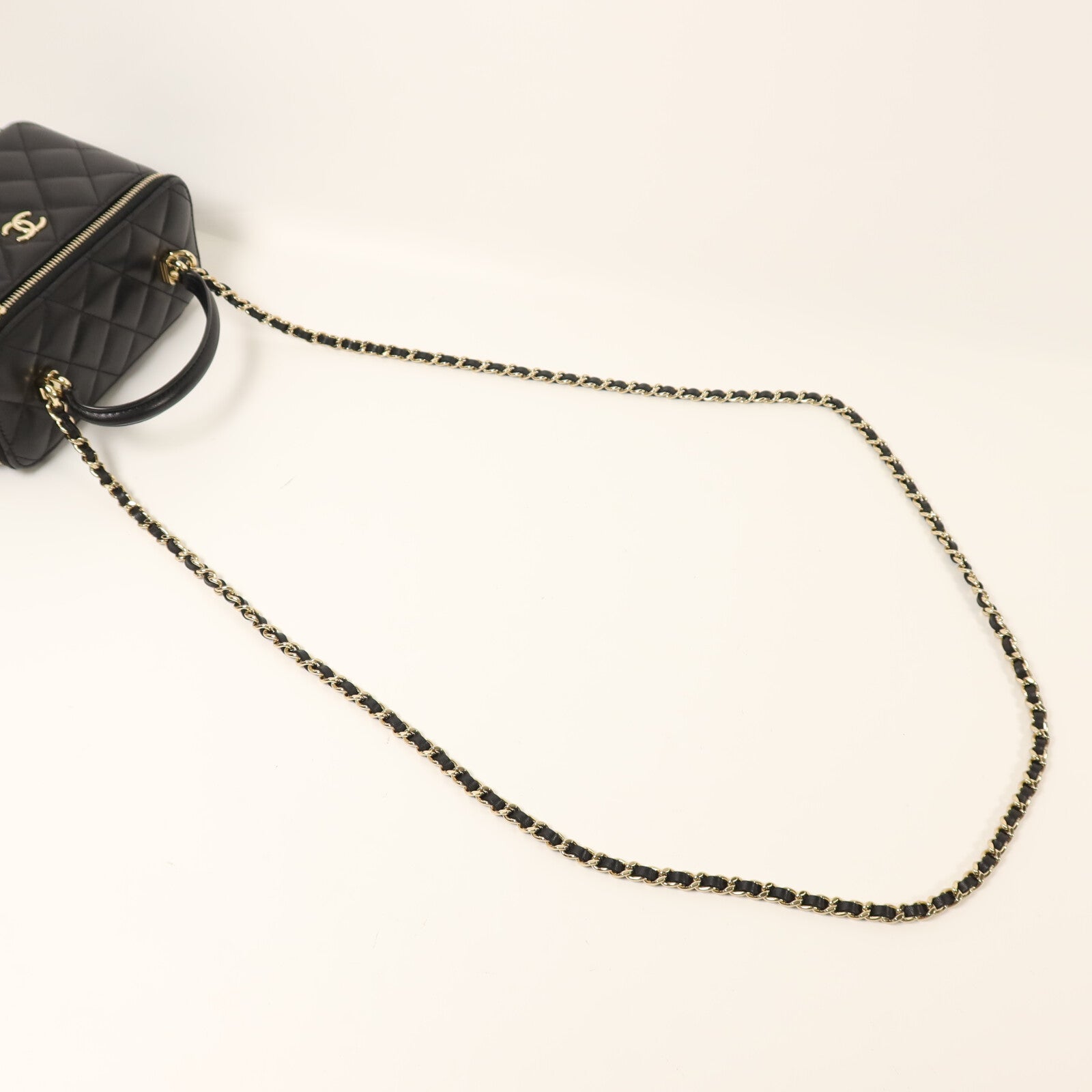CHANEL 羊皮皮革Vanity Case金扣鏈帶手挽肩背兩用袋