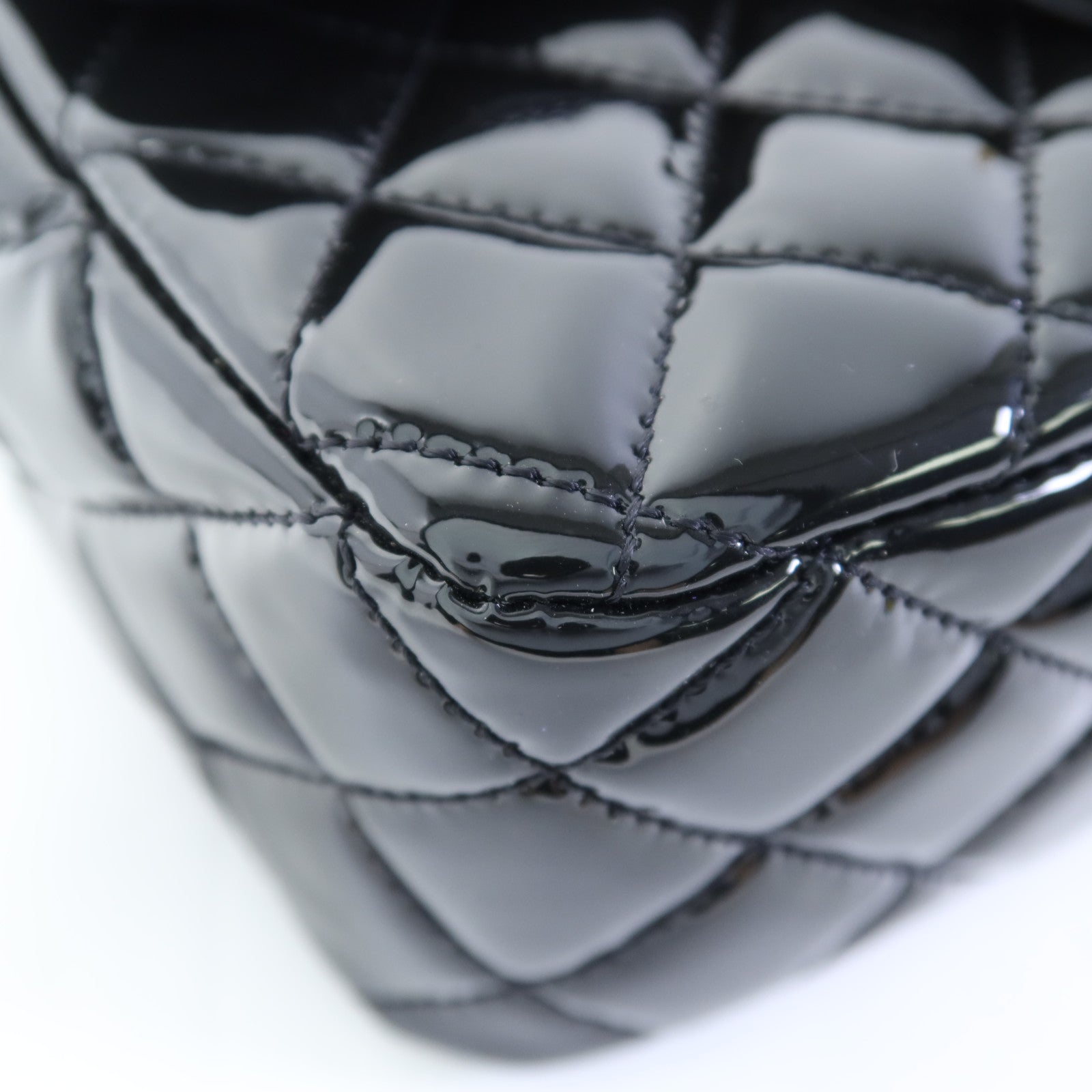 CHANEL 漆皮皮革Mini Classic 20金扣鏈帶肩背袋