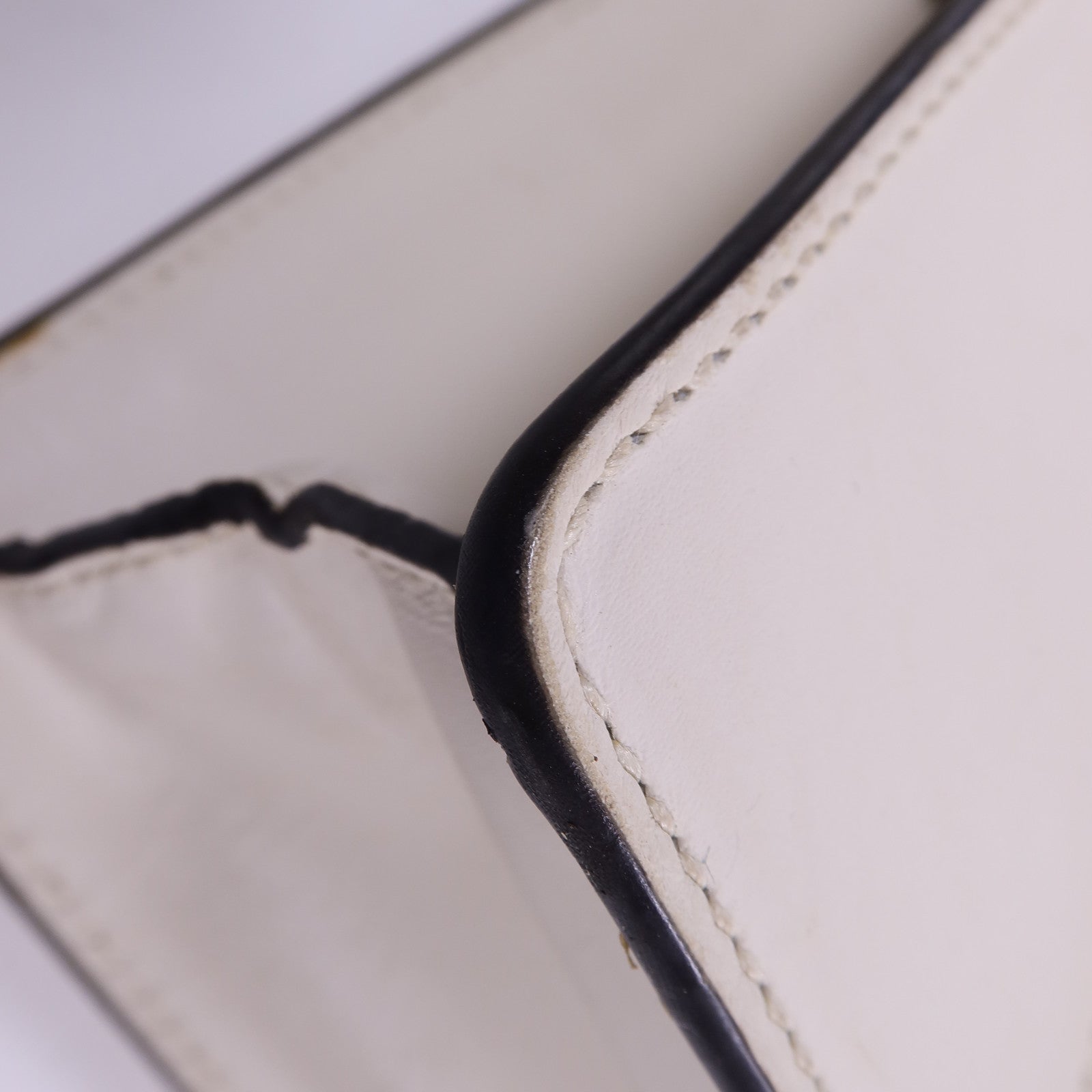 GUCCI 皮革Sylvie Chain Shoulder Bag金扣肩背袋