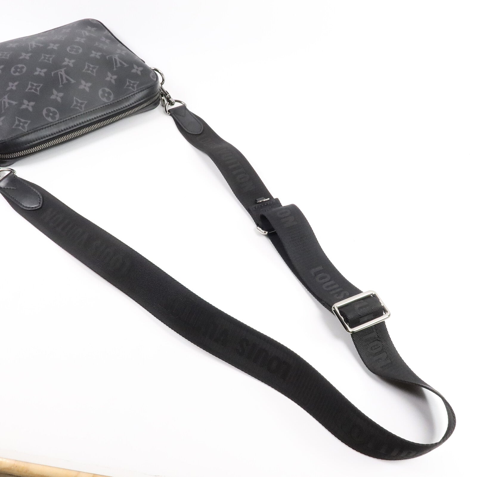 LOUIS VUITTON Monogram Eclipse Reverse Trio Messenger銀扣肩背袋灰色