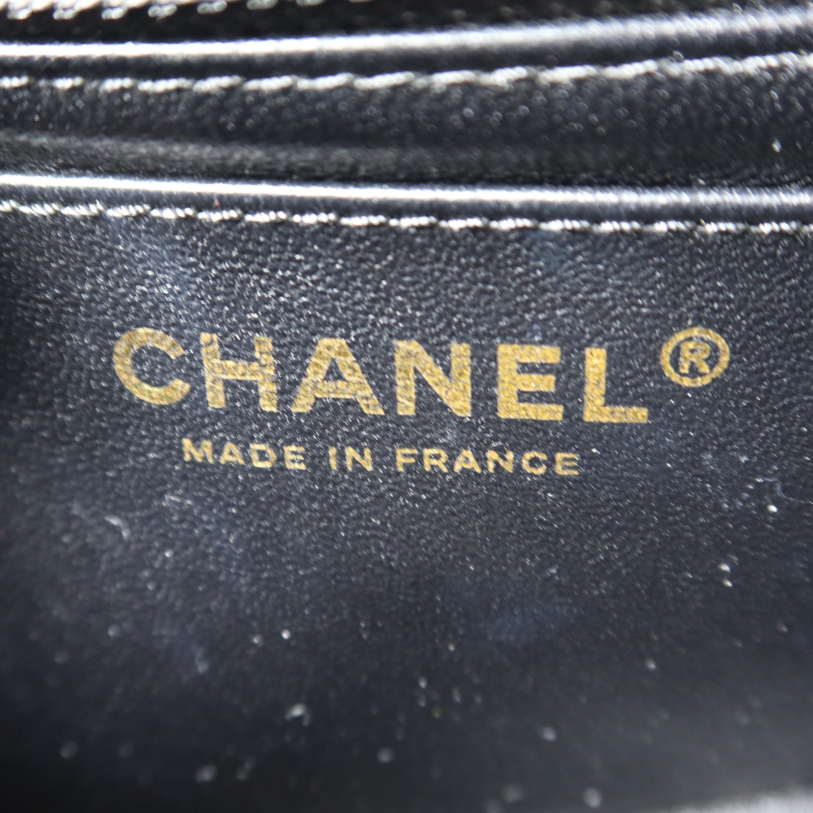 CHANEL 漆皮皮革Mini Classic 20金扣鏈帶肩背袋