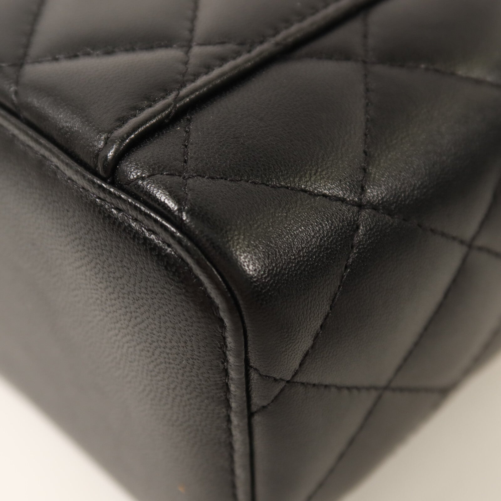 CHANEL 羊皮皮革Vanity Case金扣鏈帶手挽肩背兩用袋