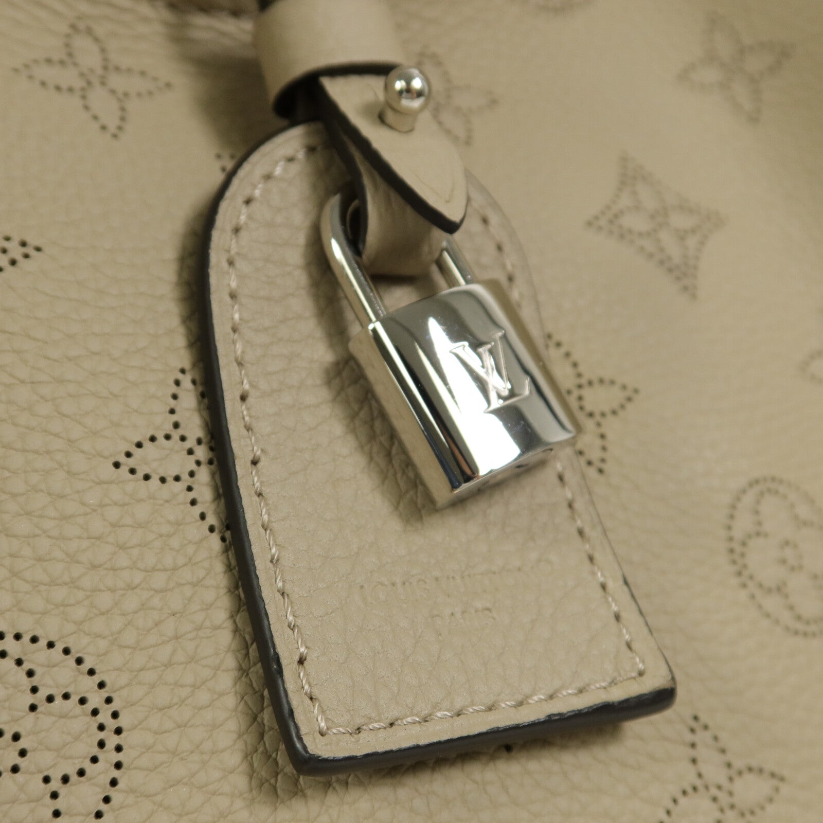 LOUIS VUITTON Monogram Mahina Boundless肩背袋