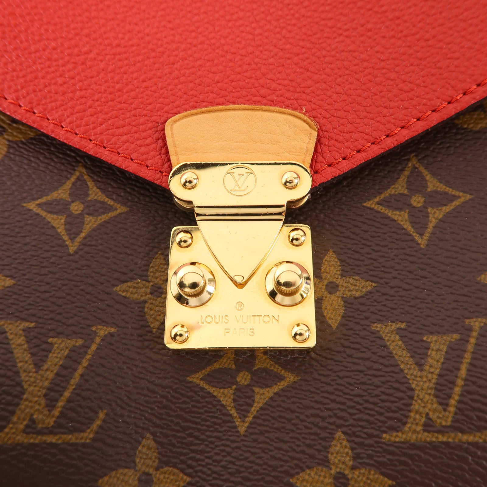 LOUIS VUITTON Monogram Pallas Chain Bag金扣鏈帶肩背袋