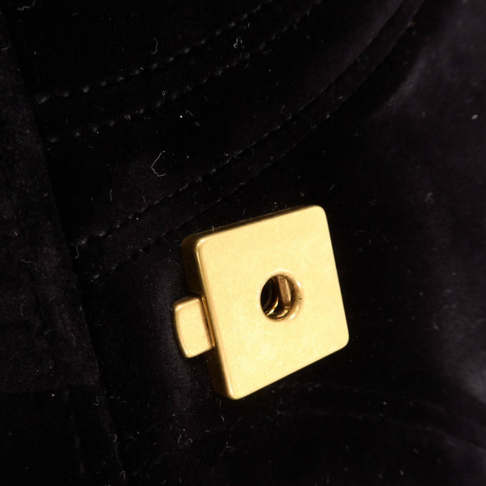 GUCCI 天鵝絨GG Marmont Shoulder Bag鏈帶肩背袋