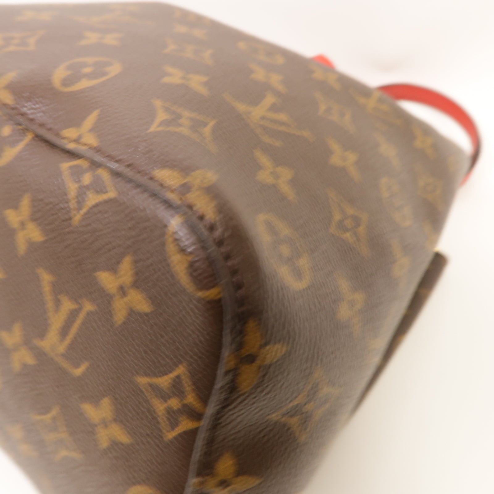LOUIS VUITTON Monogram Neo Noe金扣肩背袋棕色/紅色