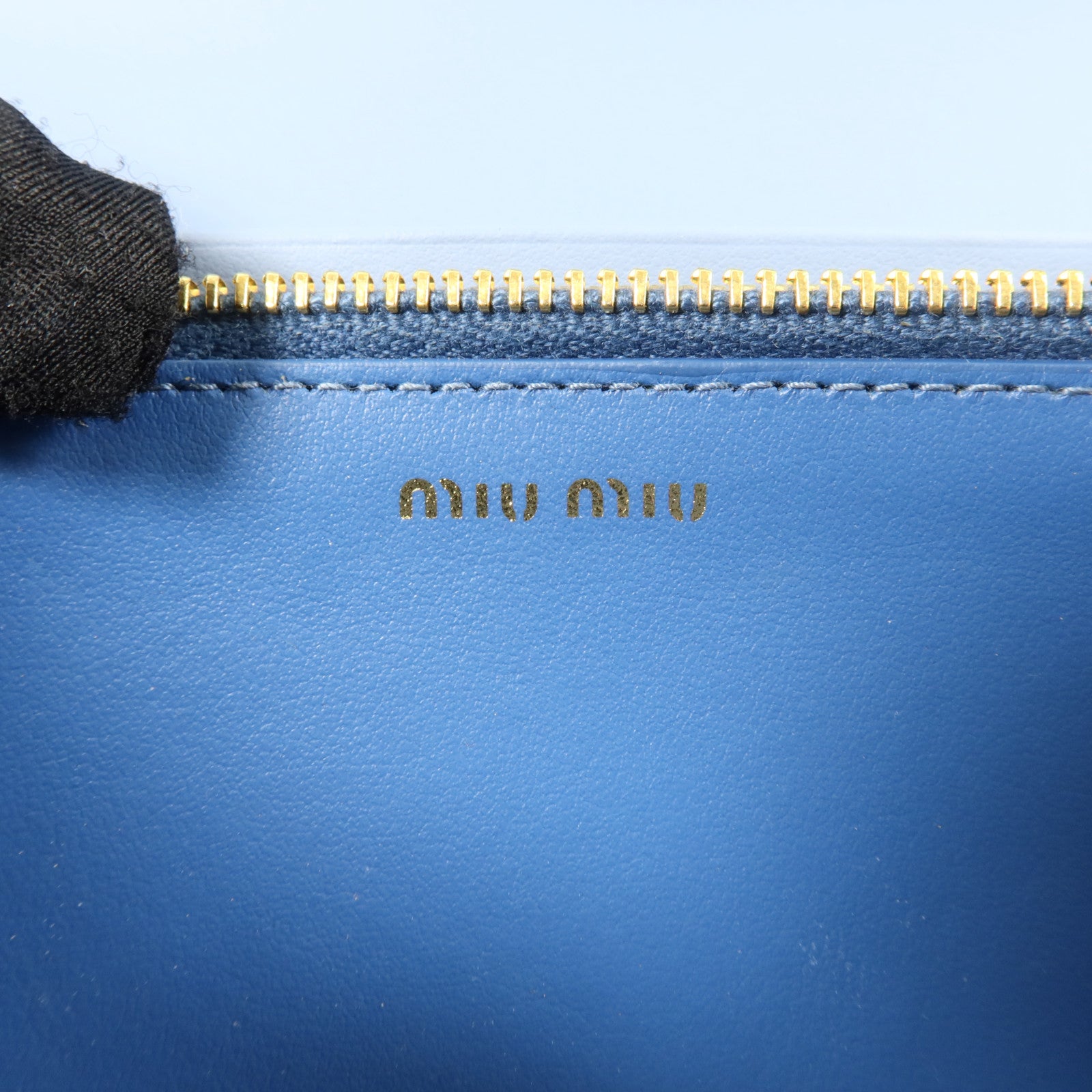 Miu Miu 牛皮皮革Long Flap Wallet with Pass Case金扣長錢包