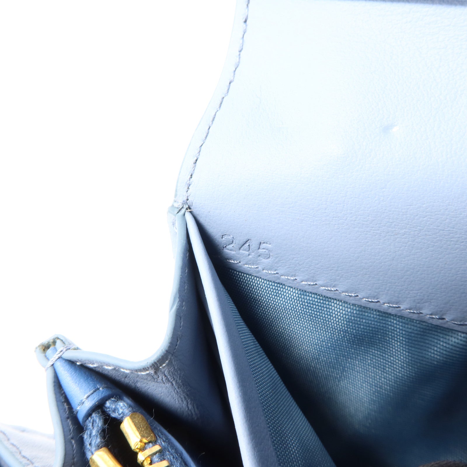 Miu Miu 牛皮皮革Long Flap Wallet with Pass Case金扣長錢包