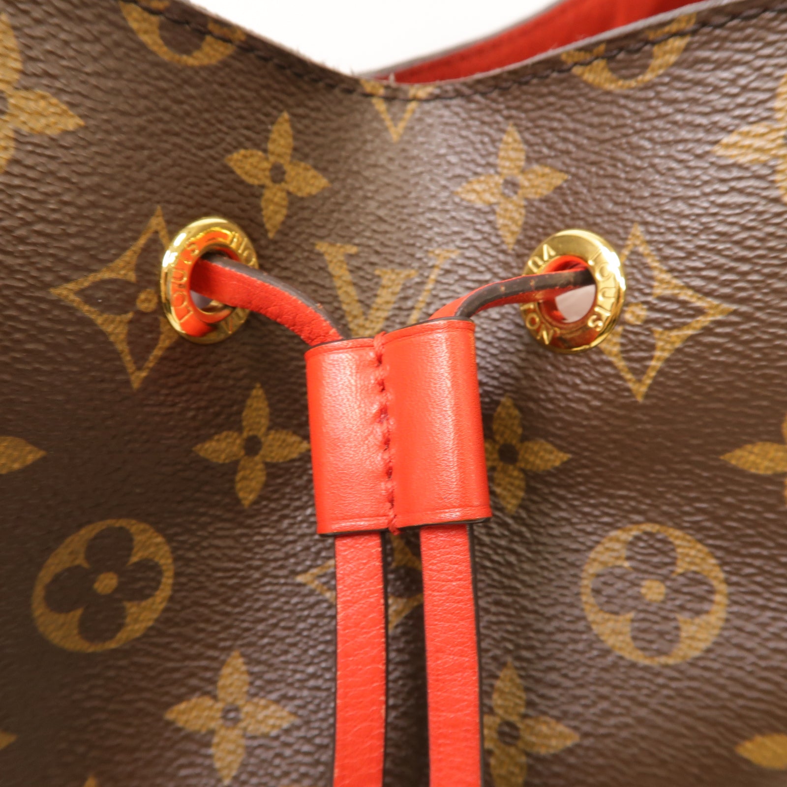 LOUIS VUITTON Monogram Neo Noe金扣肩背袋棕色/紅色