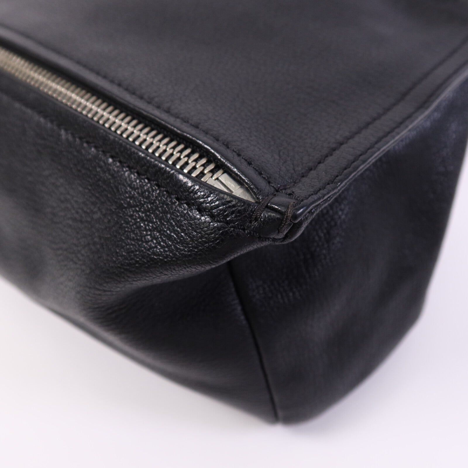 GIVENCHY 山羊皮皮革Pandora銀扣肩背袋