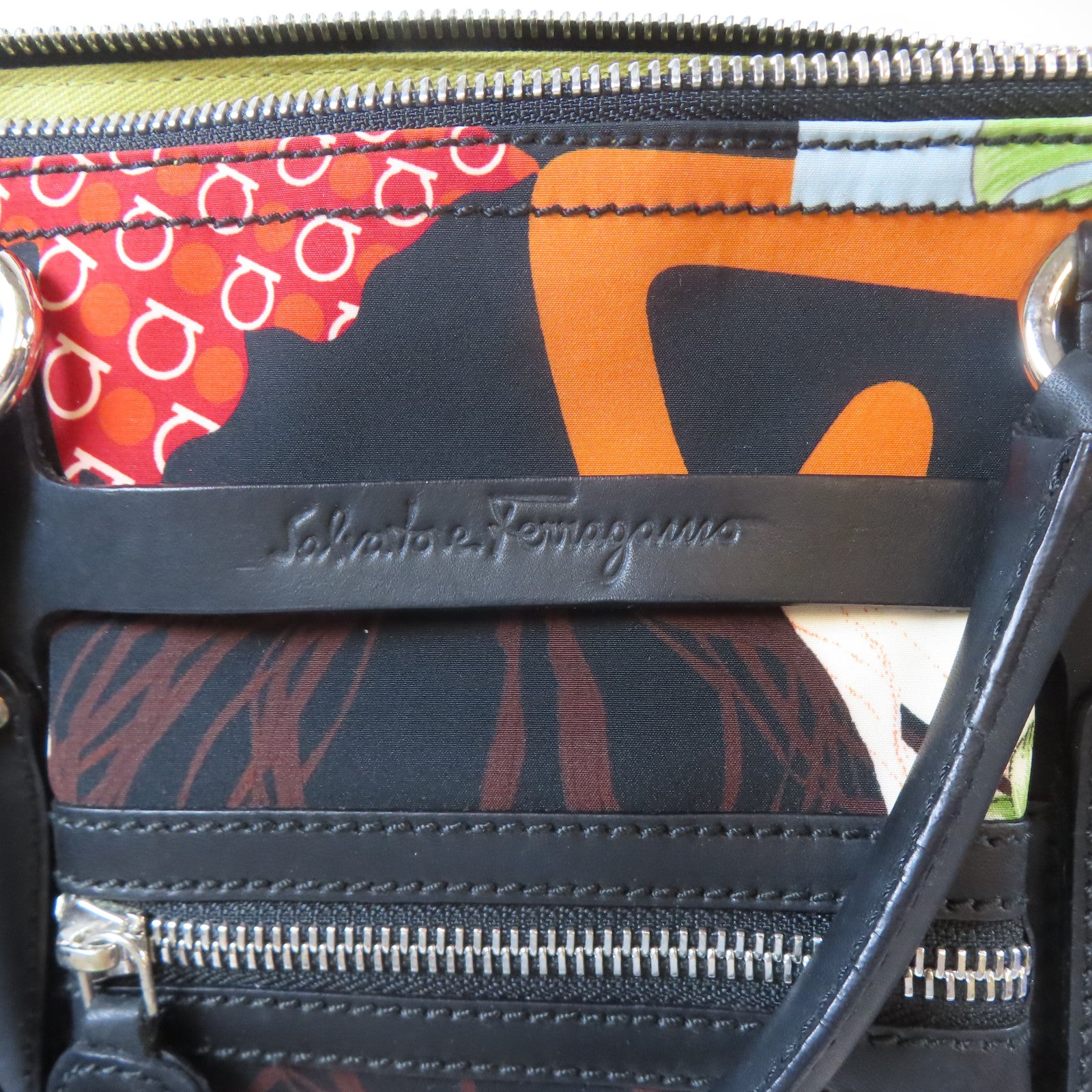 Salvatore Ferragamo 帆布Shoulder Bag銀扣手挽肩背兩用袋黑色/彩色