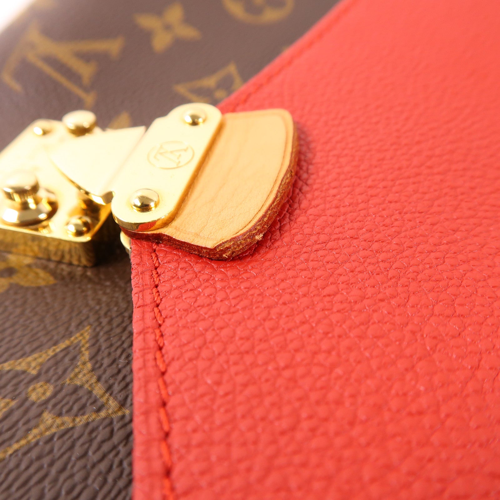 LOUIS VUITTON Monogram Pallas Chain Bag金扣鏈帶肩背袋
