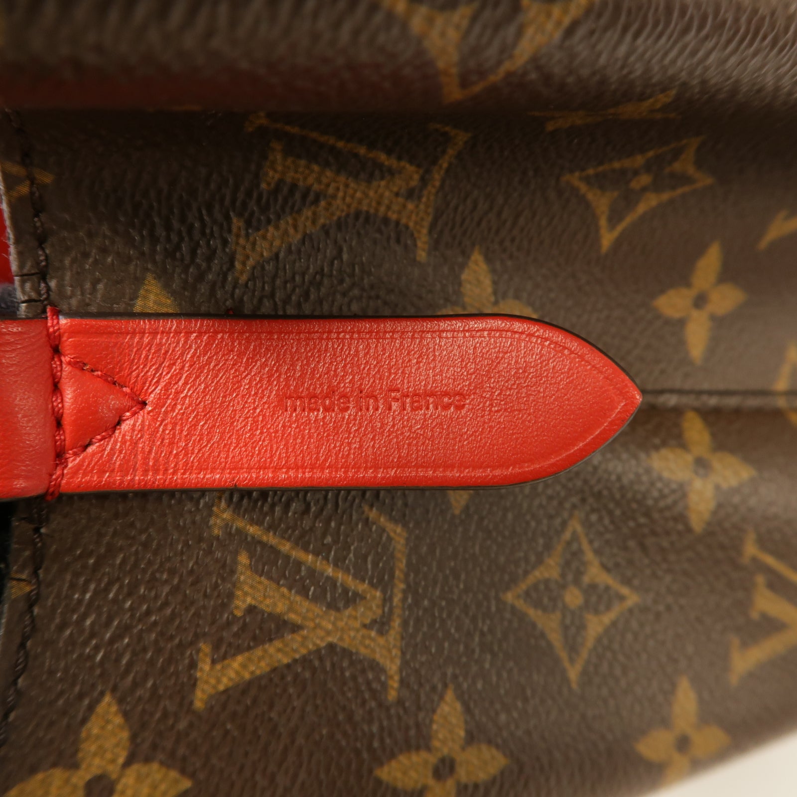 LOUIS VUITTON Monogram Neo Noe金扣肩背袋棕色/紅色