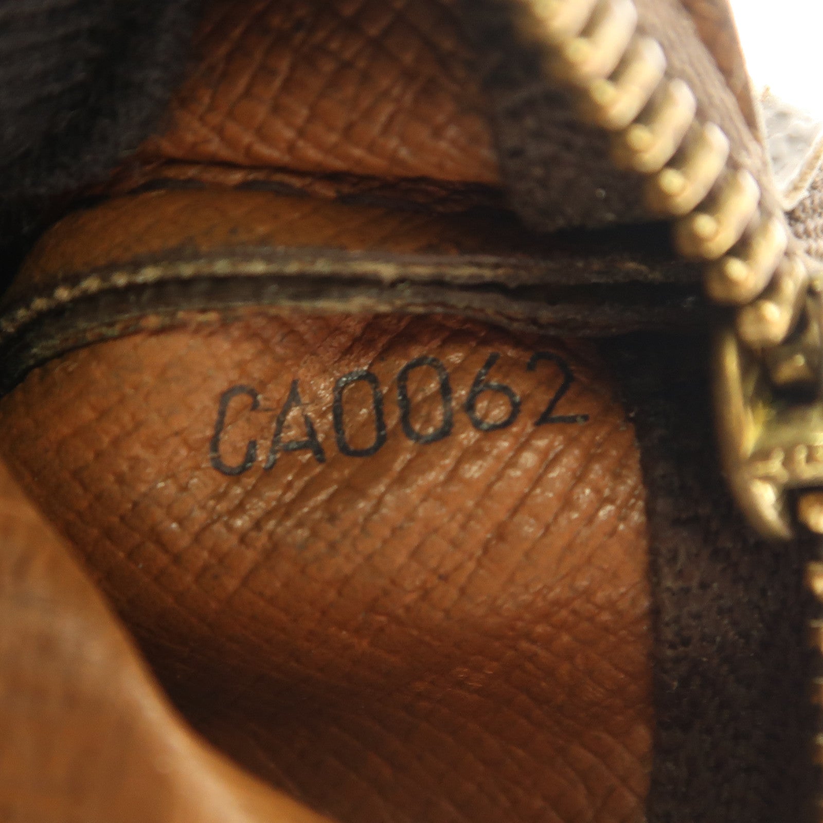 LOUIS VUITTON Monogram Key Pouch金扣鎖匙包